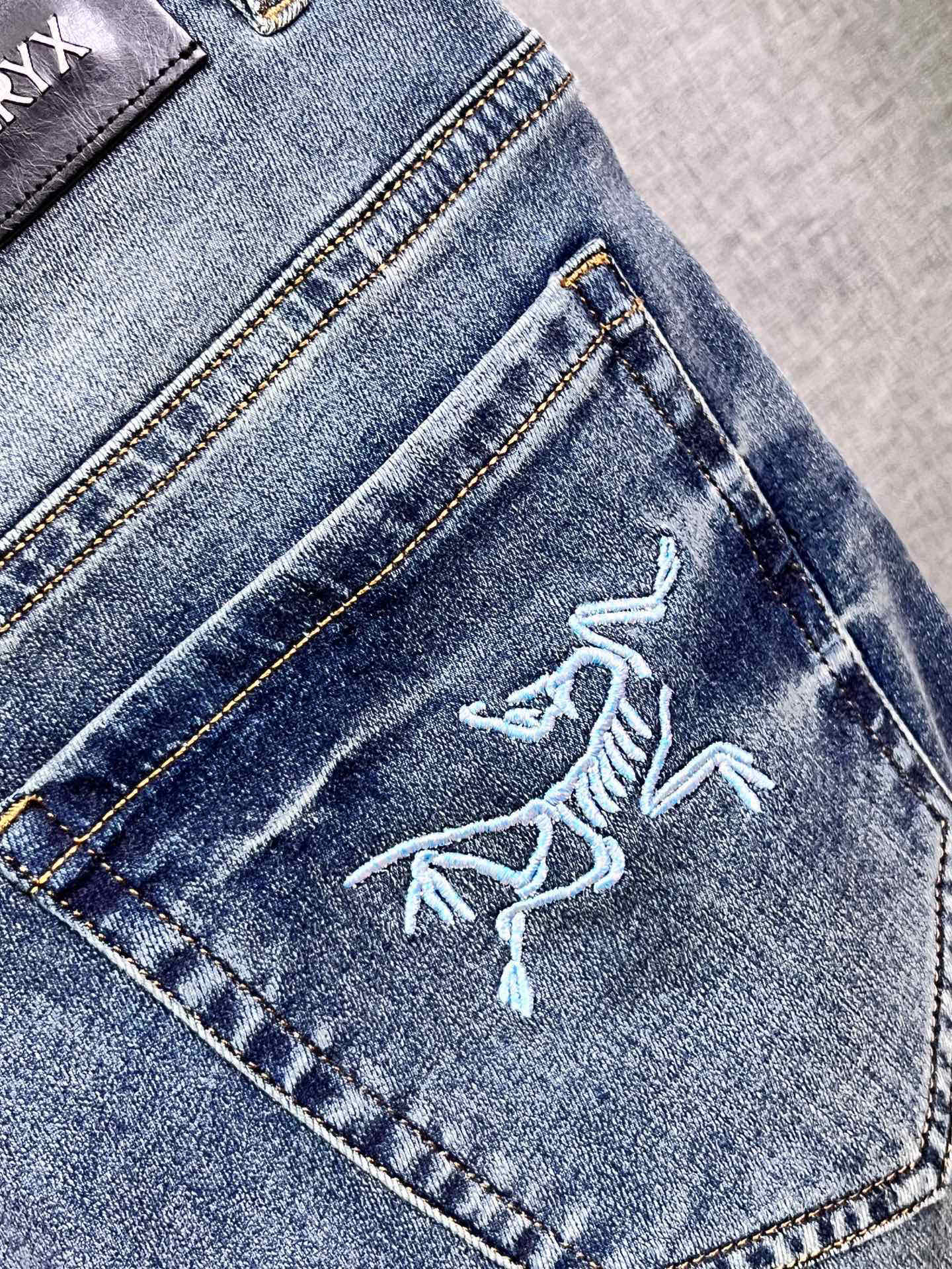 Luxurious and Classy Spring/Summer Jeans: The Original Bird Fashion Collection. - 图片 6