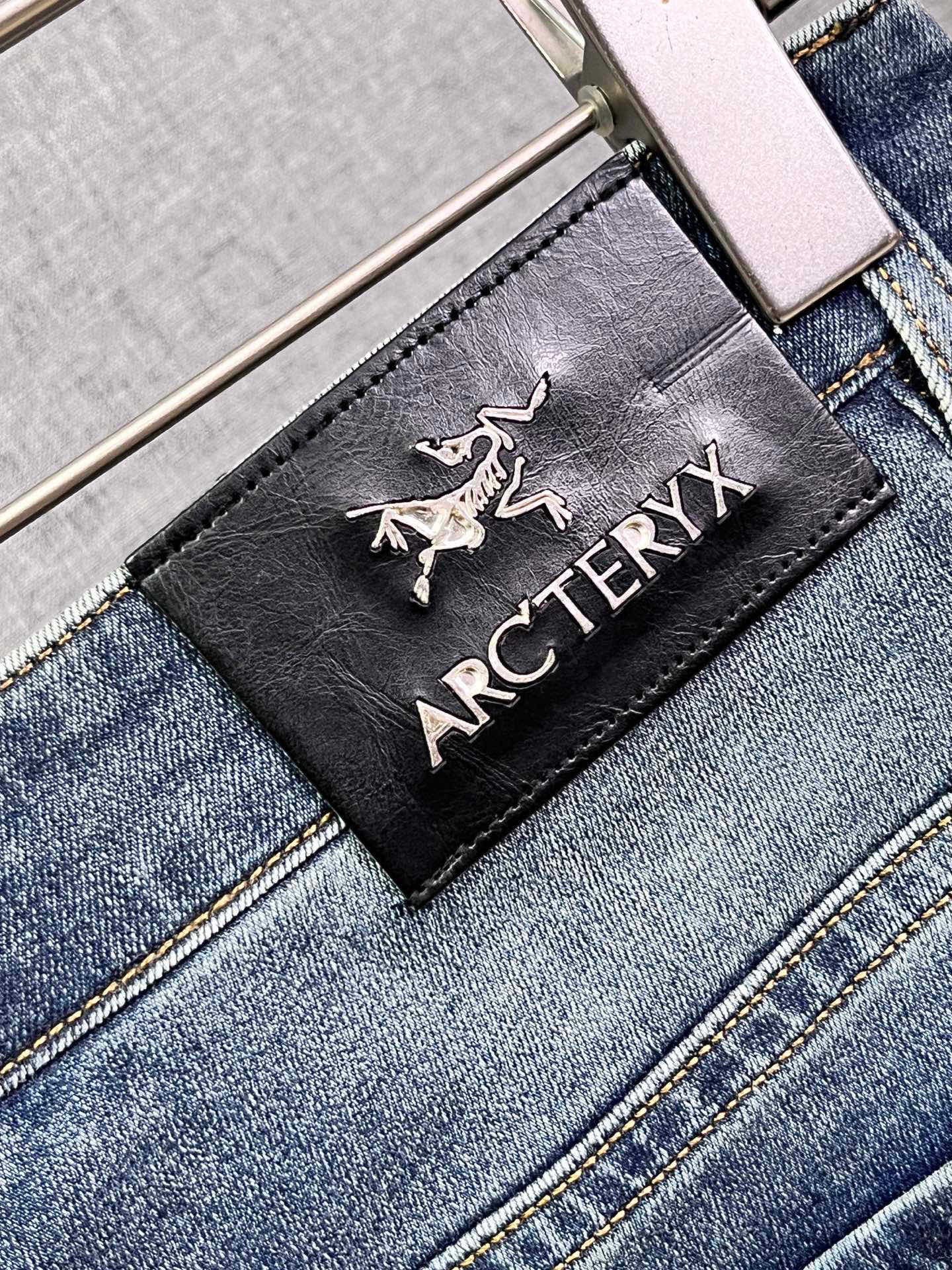 Luxurious and Classy Spring/Summer Jeans: The Original Bird Fashion Collection. - 图片 7