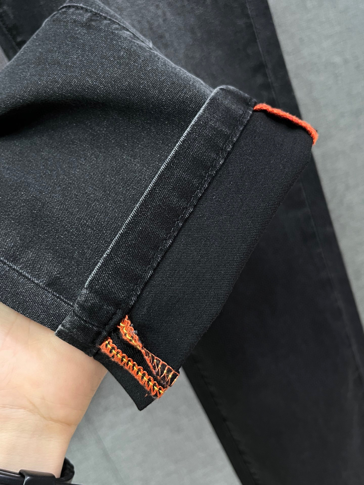 Stylish and Comfortable Spring/Summer Jeans: Sophisticated, Low-key, Luxurious Design with Silver Details. - 图片 7