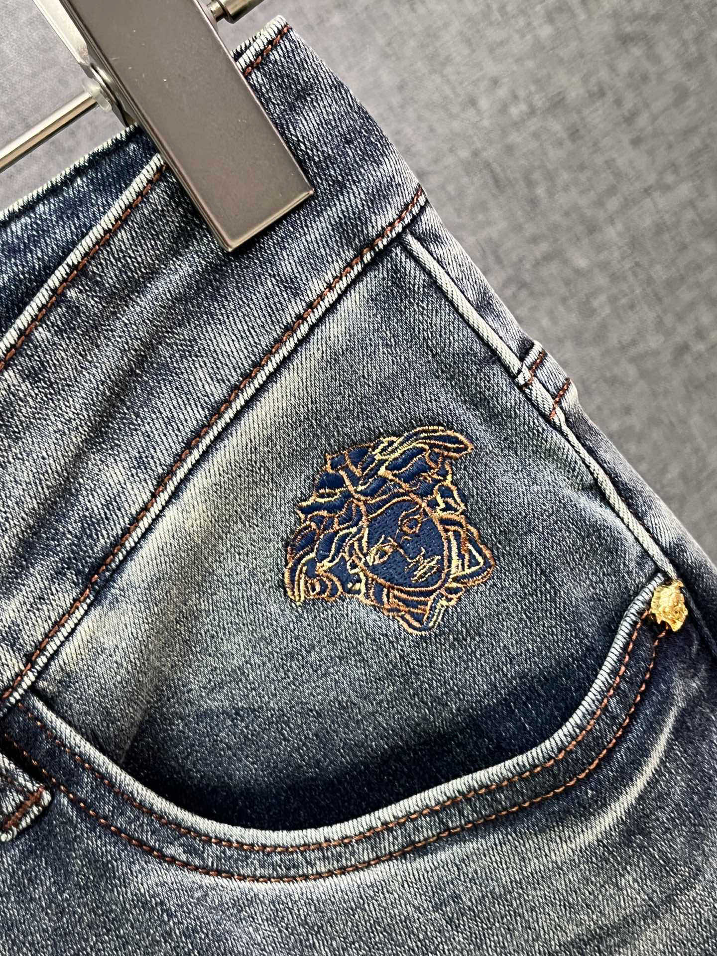 Stylish Silver-Waisted Jeans: Comfortable, Classy, and Luxurious for Spring/Summer - 图片 7