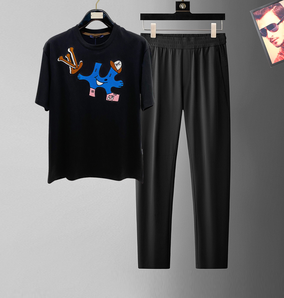 NO:432490,【LV】Hot-up a high-end!  Aristocratic suit [Rose][Rose] The original single-quality exclusive high-quality major brand suits are all top European and American styles and fabrics handmade, and the works of the world's top designers, with international fashion brands, reflecting elegance, personality, fashion. Our company does not attract customers at low prices, but starts with quality, taste, connotation and some top design elements. 175 140 catties, can wear 200 catties. Standard size M-4XL.,,louis vuitton,alexander wang19860909【 LV】爆款a 高端 ！贵族套装 [玫瑰][玫瑰]原单品质独家首选高品质各大品牌套装,全是欧美顶级爆款花色及面料手工,世界顶尖设计师作品,具备国际时尚大牌元素,体现高雅、个性、时尚[强][强][强].本公司不是以低价格吸引客户,是以品质、品味、内涵以及一些顶级设计元素为起点.175 140斤 穿L 可以穿200斤.标准尺码 M-4XL.,,louis vuitton,alexander wang,Men's clothing