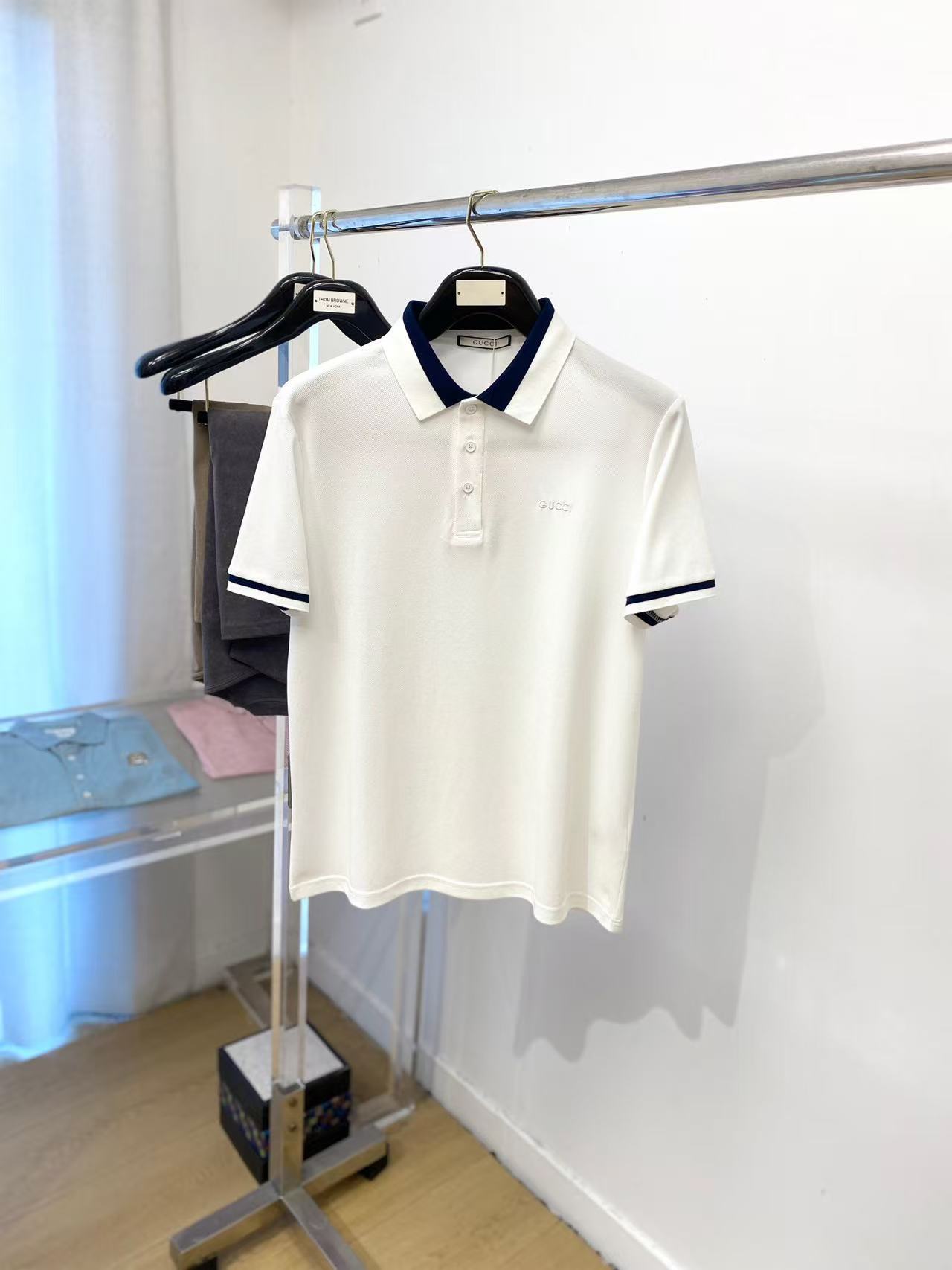 NO:510287,.【Gucci】Stylish and simple short-sleeved T-shirt is famous for its simple and delicate design and high-quality details, perfectly cut, and the latest British hanging dot and thread technology after the label is more perfect, the materials are meticulous, suitable for any occasion, excellent feel, comfortable and breathable! It is the choice of men who focus on practicality and quality. The original quality is synchronized by the official website [strong]. The new model is available for sale immediately, and there are large products [handshake] 174 jin wear L size, the maximum jin can be worn! M-3XL., gucci, T-shirt,tees, t-shirt,alexander wang19860909.【 古驰】 时尚简约 短袖T恤 简洁细腻的设计和高质细节而闻名,裁剪完美,后标最新英国吊点线技术,更加完美,用料一丝不苟,适合任何场合, 手感极佳 舒服又透气! 是注重实用和品质的男士的选择.原單品質 官網同步[强].新款上市 即转即卖 有大货[握手] 174 斤穿L码 最大可以穿斤！M-3XL.,,gucci,T-shirt,tees，t-shirt,alexander wang,Men's clothing