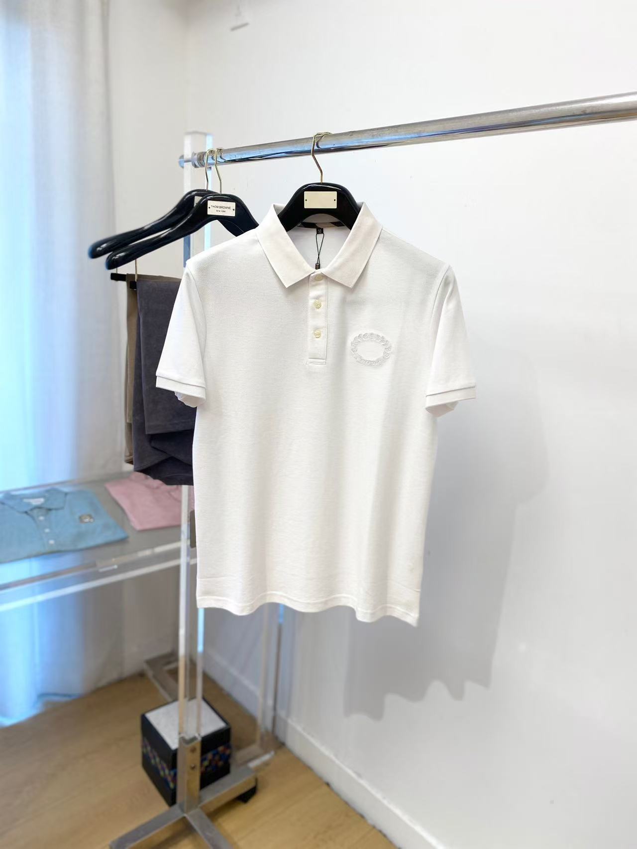 NO:510291,.【Burberry】Stylish and simple short-sleeved T-shirt is famous for its simple and delicate design and high-quality details, perfectly cut, and the latest British hanging dot and thread technology after the label is more perfect, the materials are meticulous, suitable for any occasion, excellent feel, comfortable and breathable! It is the choice of men who focus on practicality and quality. The original quality is synchronized by the official website [strong]. The new model is available for sale immediately, and there are large products [handshake] 174 jin wear L size, the maximum jin can be worn! M-3XL., burberry, T-shirt, tees, t-shirt, alexander wang19860909.【 巴宝莉】 时尚简约 短袖T恤 简洁细腻的设计和高质细节而闻名,裁剪完美,后标最新英国吊点线技术,更加完美,用料一丝不苟,适合任何场合, 手感极佳 舒服又透气! 是注重实用和品质的男士的选择.原單品質 官網同步[强].新款上市 即转即卖 有大货[握手] 174 斤穿L码 最大可以穿斤！M-3XL.,,burberry,T-shirt,tees，t-shirt,alexander wang,Men's clothing