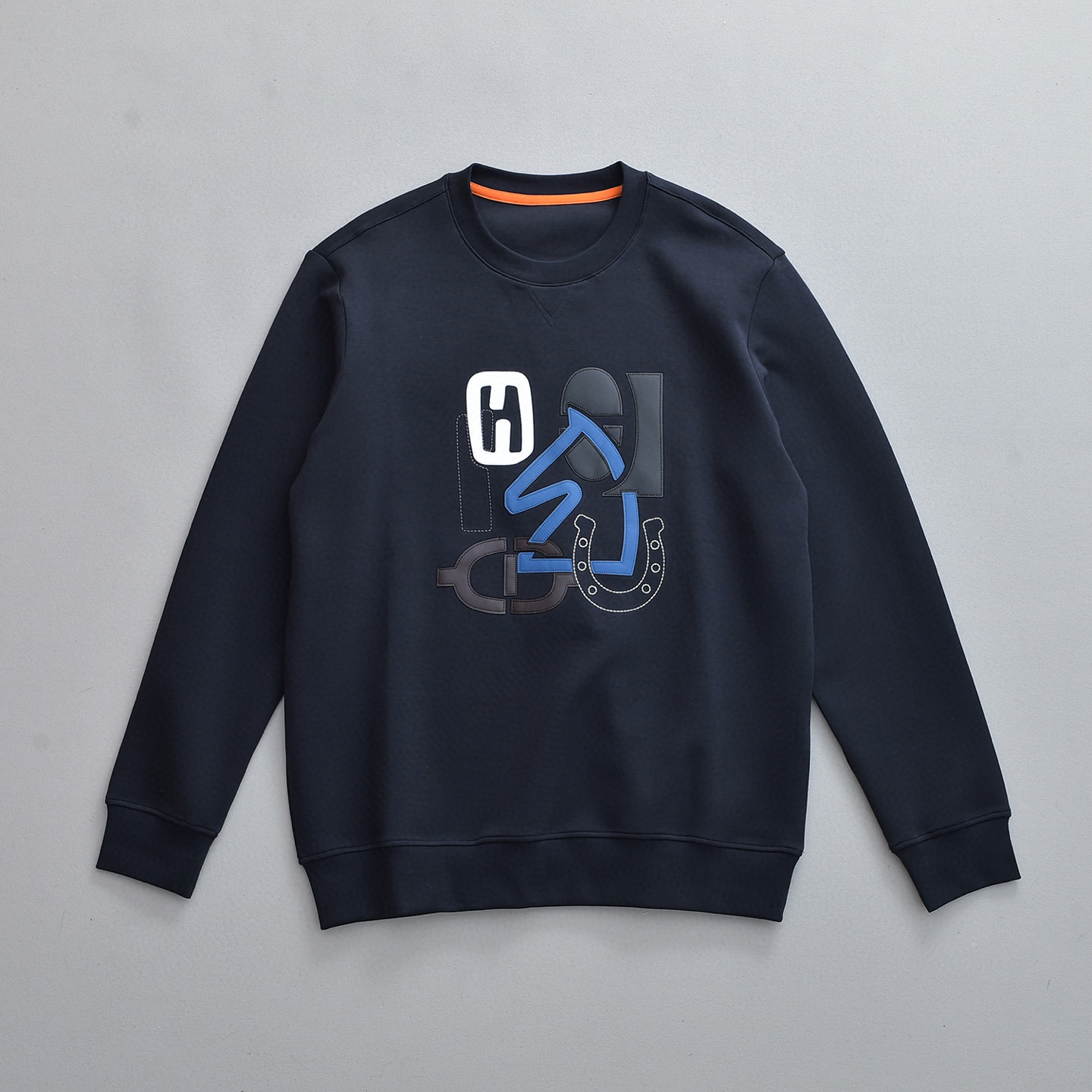 NO:599653,.[Hermès] Stylish and simple early autumn bottoming shirt. It is famous for its simple and delicate design and high-quality details. It is perfectly cut and marked with the latest British hanging point thread technology on the back. It is even more perfect. The materials are meticulous and suitable for any occasion. It feels excellent, comfortable and breathable! It is the choice of men who pay attention to practicality and quality. The quality of the original order is synchronized with the official website [strong]. New models are on the market. Sold immediately. There is a large stock [handshake] 174 140 pounds. Wear L Max wears 190 pounds.M-3XL.,,hermes,alexander wang19860909.【 爱马仕】 时尚简约 早秋打底衫 简洁细腻的设计和高质细节而闻名,裁剪完美,后标最新英国吊点线技术,更加完美,用料一丝不苟,适合任何场合, 手感极佳 舒服又透气! 是注重实用和品质的男士的选择.原單品質 官網同步[强].新款上市 即转即卖 有大货[握手] 174 140斤 穿L 最大穿190斤.M-3XL.,,hermes,alexander wang,Men's clothing