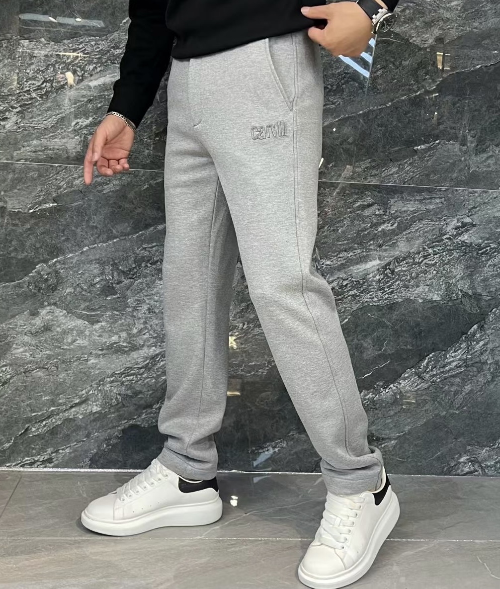 NO:599672,[Loewe] Simple and fashionable, early autumn casual pants are very comfortable to wear, low-key yet luxurious. They are very classy when worn, and the style and cut of the pants are needless to say. The upper body is exquisite and vivid. Really first-class and top-quality materials. Really palace-level casual pants, using Turkish cotton to produce the most famous denim fabric. The quality is outstanding, and the pants are very soft after heavy washing!  The straight-leg version is not picky. The upper body is absolutely stylish. The waistband is inlaid with silver jewelry. It is extremely luxurious. 30-38.,,loewe,alexander wang19860909【 罗意威】简约时尚 早秋休闲裤身穿着非常舒适 低调不失奢华 穿出去非常有档次,裤型款式和裁剪亦无需多言 上身精致跃然.真正一等一顶级质料 真正殿堂级的休闲裤,选用土耳其的棉花 生产出最有名的单宁布 品质卓然,经过重水洗使得裤子很柔软！直脚的版型 不挑人 上身绝对的有型 裤腰镶嵌银饰达人设计 极度奢华.30-38.,,loewe,alexander wang,Men's clothing