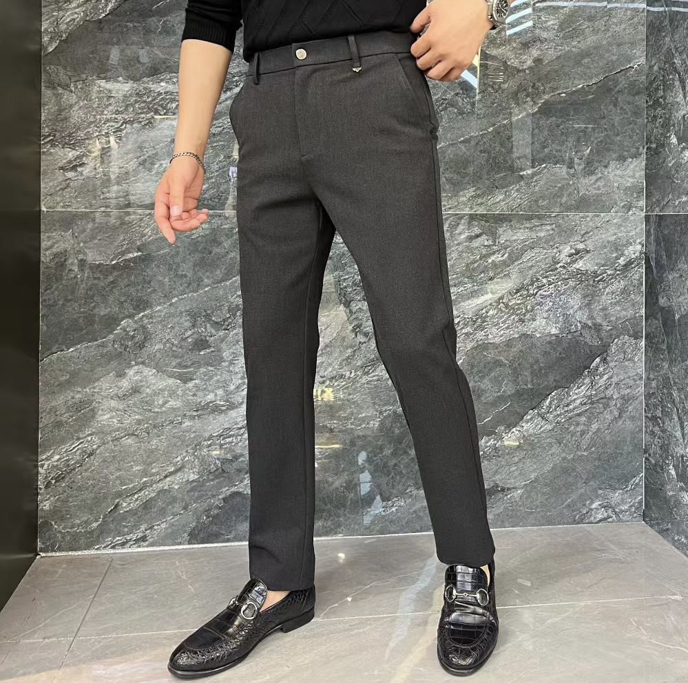 NO:544745,【LV】Simple and fashionable. Early autumn casual pants are very comfortable to wear, low-key and luxurious. They are very classy when worn. There is no need to say much about the style and cutting of the pants. The upper body is exquisite and vivid. The truly first-class quality is the true palace-level casual pants, which are made of Turkey's cotton, produce the most famous tannin cloth. The quality is excellent, and the pants are soft after heavy washing!  Straight-footed style, not picky, the upper body is absolutely stylish, the waist is inlaid with silver jewelry, extremely luxurious. 30-38.,,louis vuitton,alexander wang19860909【 LV】简约时尚 早秋休闲裤身穿着非常舒适 低调不失奢华 穿出去非常有档次,裤型款式和裁剪亦无需多言 上身精致跃然.真正一等一顶级质料 真正殿堂级的休闲裤,选用土耳其的棉花 生产出最有名的单宁布 品质卓然,经过重水洗使得裤子很柔软！直脚的版型 不挑人 上身绝对的有型 裤腰镶嵌银饰达人设计 极度奢华.30-38.,,louis vuitton,alexander wang,Men's clothing