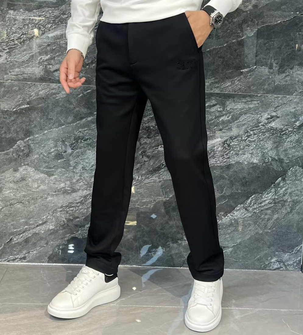 NO:544753,[Luo Yiwei] Simple and fashionable. Early autumn casual pants are very comfortable to wear, low-key and luxurious. They are very classy when worn. There is no need to say much about the style and cutting of the pants. The upper body is exquisite and vivid. The truly first-class quality is the true palace-level casual pants, which are made of Turkish cotton, produce the most famous tannin cloth. The quality is excellent, and the pants are soft after heavy washing!  Straight-footed style, not picky, the upper body is absolutely stylish, the waist is inlaid with silver jewelry, extremely luxurious. 30-38.,,loewe,alexander wang19860909【 罗意威】简约时尚 早秋休闲裤身穿着非常舒适 低调不失奢华 穿出去非常有档次,裤型款式和裁剪亦无需多言 上身精致跃然.真正一等一顶级质料 真正殿堂级的休闲裤,选用土耳其的棉花 生产出最有名的单宁布 品质卓然,经过重水洗使得裤子很柔软！直脚的版型 不挑人 上身绝对的有型 裤腰镶嵌银饰达人设计 极度奢华.30-38.,,loewe,alexander wang,Men's clothing