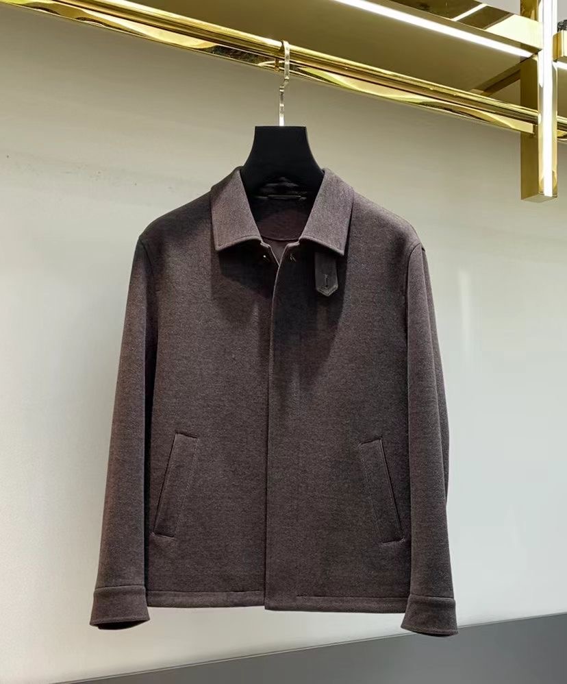 NO:544795,[Armani] Early autumn simple. Jackets. Windbreaker nobles require high-level orders. High-standard customization. The upper body is very stylish. Classic and versatile. Customer-supplied hardware. Each piece has a unique logo. It can be matched with any fashion in winter. A real top order. The pattern is also very good. Slim fit. Highly recommended. Wear L at 140 pounds and the maximum wear is about 190 pounds. It is recommended to report your height and weight. M-3XL.,,armani,jackets &  coats,alexander wang19860909【 阿玛尼】早秋简约.夹克 风衣贵族高级别要求订单 高标准定制　上身非常有型 经典百搭 客供五金 每颗都有独特logo 冬季任何时装都可以搭配　真正的顶级订单 版型上也是非常的好 修身版型 强烈推荐. 140斤穿L 最大穿190斤左右 .建 议报身高体重配码 .M-3XL.,,armani,jackets & coats,alexander wang,Men's clothing