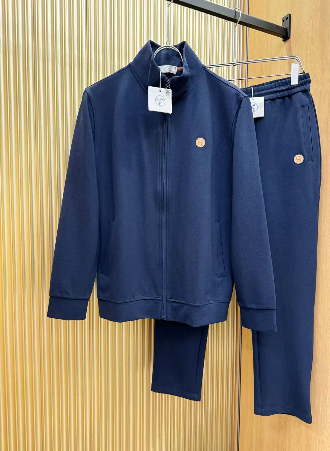 NO:596409,[Hermès] Hot model a high-end!  Aristocratic Suit [Rose][Rose] Original quality exclusive high-quality suit from major brands, all of which are top-notch European and American designs and fabrics, works by the world's top designers, with elements of international fashion brands, embodying elegance, individuality, fashion [strong][strong][strong]. Our company does not attract customers with low prices, but starts with quality, taste, connotation and some top design elements. 175 140 catties, wearing L can wear 200 catties. Standard size  M-4XL.,,hermes,alexander wang19860909【 爱马仕】爆款a 高端 ！贵族套装 [玫瑰][玫瑰]原单品质独家首选高品质各大品牌套装,全是欧美顶级爆款花色及面料手工,世界顶尖设计师作品,具备国际时尚大牌元素,体现高雅、个性、时尚[强][强][强].本公司不是以低价格吸引客户,是以品质、品味、内涵以及一些顶级设计元素为起点.175 140斤 穿L 可以穿200斤.标准尺码 M-4XL.,,hermes,alexander wang,Men's clothing