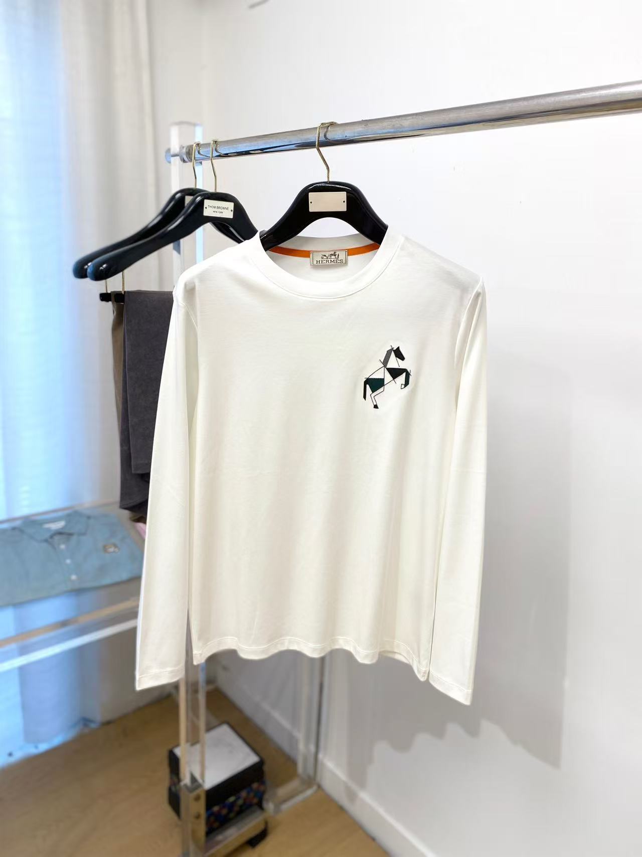 NO:544921,.【Hermes】 Fashionable and simple, early autumn base shirt is famous for its simple and delicate design and high-quality details, perfect cut, and the latest British hanging dot and line technology after the label is more perfect, the materials are meticulous, suitable for any occasion, excellent feel, comfortable and breathable! It is the choice of men who focus on practicality and quality. The original quality is synchronized by the official website [strong]. The new model is available for sale immediately, and there are large products [handshake] 174 140 catties wear L maximum wear 190 catties. M-3XL.,, hermes, alexander wang19860909.【 爱马仕】 时尚简约 早秋打底衫 简洁细腻的设计和高质细节而闻名,裁剪完美,后标最新英国吊点线技术,更加完美,用料一丝不苟,适合任何场合, 手感极佳 舒服又透气! 是注重实用和品质的男士的选择.原單品質 官網同步[强].新款上市 即转即卖 有大货[握手] 174 140斤 穿L 最大穿190斤.M-3XL.,,hermes,alexander wang,Men's clothing