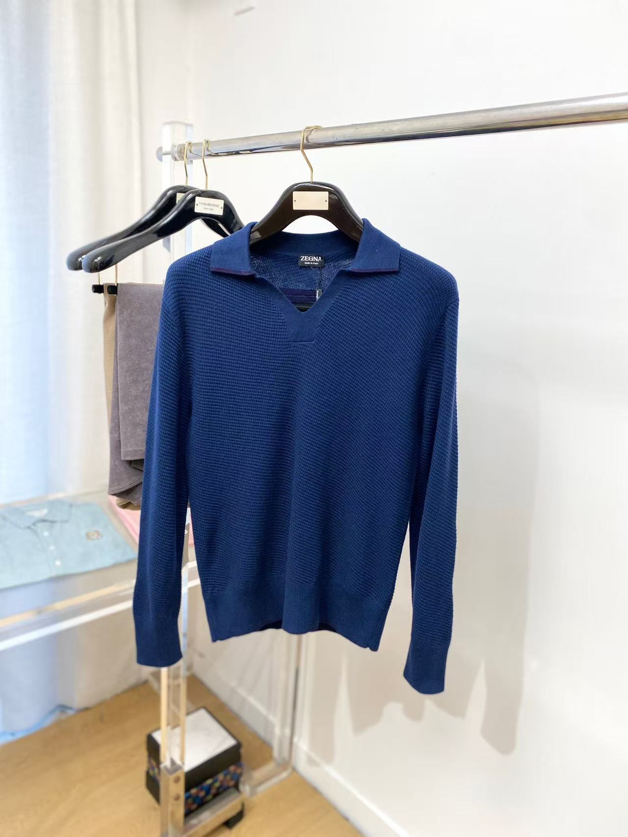 NO:544929,.【Jenia】 Fashionable and simple early autumn base shirt is famous for its simple and delicate design and high-quality details, perfect cut, and the latest British hanging dot and line technology after the label is more perfect, the materials are meticulous, suitable for any occasion, excellent feel, comfortable and breathable! It is the choice of men who focus on practicality and quality. The original quality is synchronized by the official website [strong]. The new model is available for sale immediately, and there are large products [handshake] 174 140 catties wear L maximum wear 190 catties. M-3XL.,,zegna,alexander wang19860909.【 杰尼亚】 时尚简约 早秋打底衫 简洁细腻的设计和高质细节而闻名,裁剪完美,后标最新英国吊点线技术,更加完美,用料一丝不苟,适合任何场合, 手感极佳 舒服又透气! 是注重实用和品质的男士的选择.原單品質 官網同步[强].新款上市 即转即卖 有大货[握手] 174 140斤 穿L 最大穿190斤.M-3XL.,,zegna,alexander wang,Men's clothing