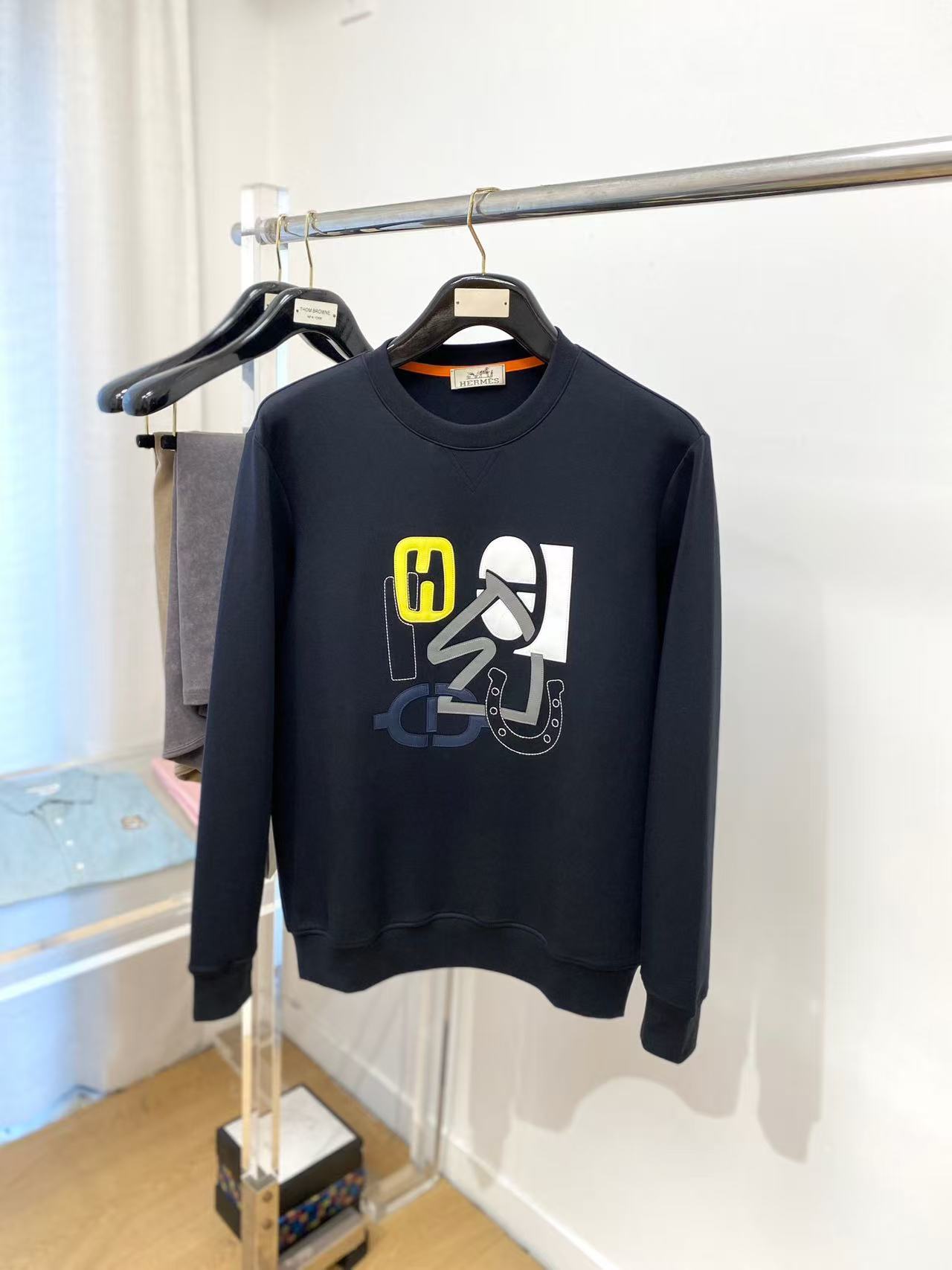 NO:544936,.【Hermes】 Fashionable and simple, early autumn base shirt is famous for its simple and delicate design and high-quality details, perfect cut, and the latest British hanging dot and line technology after the label is more perfect, the materials are meticulous, suitable for any occasion, excellent feel, comfortable and breathable! It is the choice of men who focus on practicality and quality. The original quality is synchronized by the official website [strong]. The new model is available for sale immediately, and there are large products [handshake] 174 140 catties wear L maximum wear 190 catties. M-3XL.,, hermes, alexander wang19860909.【 爱马仕】 时尚简约 早秋打底衫 简洁细腻的设计和高质细节而闻名,裁剪完美,后标最新英国吊点线技术,更加完美,用料一丝不苟,适合任何场合, 手感极佳 舒服又透气! 是注重实用和品质的男士的选择.原單品質 官網同步[强].新款上市 即转即卖 有大货[握手] 174 140斤 穿L 最大穿190斤.M-3XL.,,hermes,alexander wang,Men's clothing