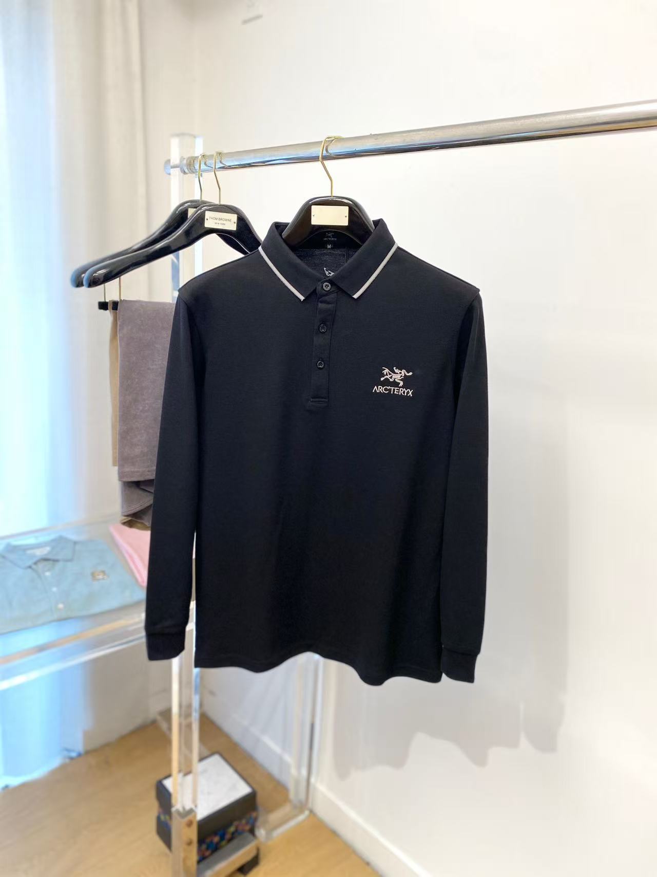 NO:544898,.【Archaew Bird】 Fashionable and simple, early autumn base shirt is famous for its simple and delicate design and high-quality details, perfect cut, and the latest British hanging dot and line technology after the label is more perfect, the materials are meticulous, suitable for any occasion, excellent feel, comfortable and breathable! It is the choice of men who focus on practicality and quality. Original quality, official website synchronized [strong]. New model is available for sale immediately, available in large products [handshake] 174 140 jin, wear L, maximum wear jin. M-3XL., arc'teryx, alexander wang19860909.【 始祖鸟】 时尚简约 早秋打底衫 简洁细腻的设计和高质细节而闻名,裁剪完美,后标最新英国吊点线技术,更加完美,用料一丝不苟,适合任何场合, 手感极佳 舒服又透气! 是注重实用和品质的男士的选择.原單品質 官網同步[强].新款上市 即转即卖 有大货[握手] 174 140斤 穿L 最大穿斤.M-3XL.,arc'teryx,alexander wang,Men's clothing