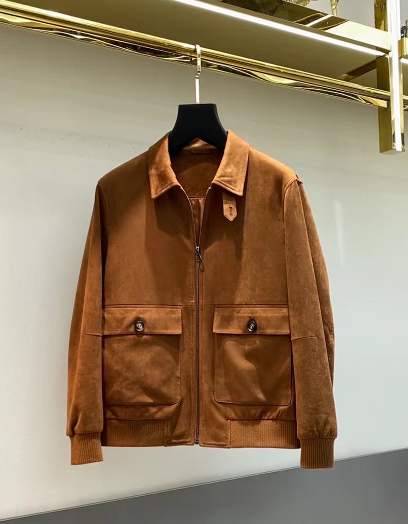 NO:544785,【LP】Simple in early autumn. Deerskin velvet jackets and windbreakers high-level orders. High-standard customization. The upper body is very stylish. Classic and versatile. Customer-supplied hardware. Each has a unique logo. Any fashion can be matched in winter. Real top-level order. The style is also very good. Slim fit. Highly recommended. 140 catties wear L. The maximum wear is about 190 catties. It is recommended to report height and weight. M-3XL.,,loro piano, jackets & coats,alexander wang19860909【 LP】早秋简约.鹿皮绒 夹克 风衣贵族高级别要求订单 高标准定制　上身非常有型 经典百搭 客供五金 每颗都有独特logo 冬季任何时装都可以搭配　真正的顶级订单 版型上也是非常的好 修身版型 强烈推荐. 140斤穿L 最大穿190斤左右 .建 议报身高体重配码 .M-3XL.,,loro piana,jackets & coats,alexander wang,Men's clothing