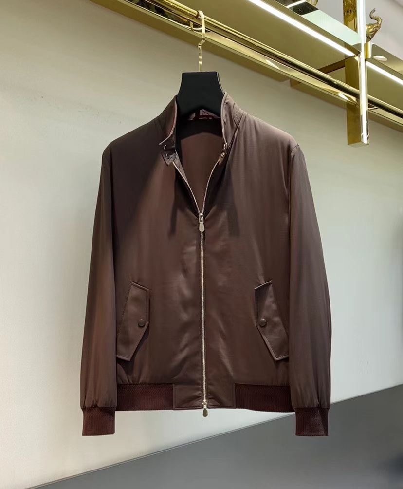 NO:544792,[Bruti] Simple in early autumn. Buckskin jackets and windbreakers are requested by nobles for high-level orders. High-standard customization. The upper body is very stylish. Classic and versatile. Customer-supplied hardware. Each piece has a unique logo. It can be matched with any fashion in winter. A real top order. The pattern is also very good. The slim fit is highly recommended. Wear L at 140 pounds and the maximum wear is about 190 pounds. It is recommended to state your height and weight. M-3XL.,,jackets &  coats,alexander wang19860909【 布鲁提】早秋简约.鹿皮绒 夹克 风衣贵族高级别要求订单 高标准定制　上身非常有型 经典百搭 客供五金 每颗都有独特logo 冬季任何时装都可以搭配　真正的顶级订单 版型上也是非常的好 修身版型 强烈推荐. 140斤穿L 最大穿190斤左右 .建 议报身高体重配码 .M-3XL.,,jackets & coats,alexander wang,Men's clothing