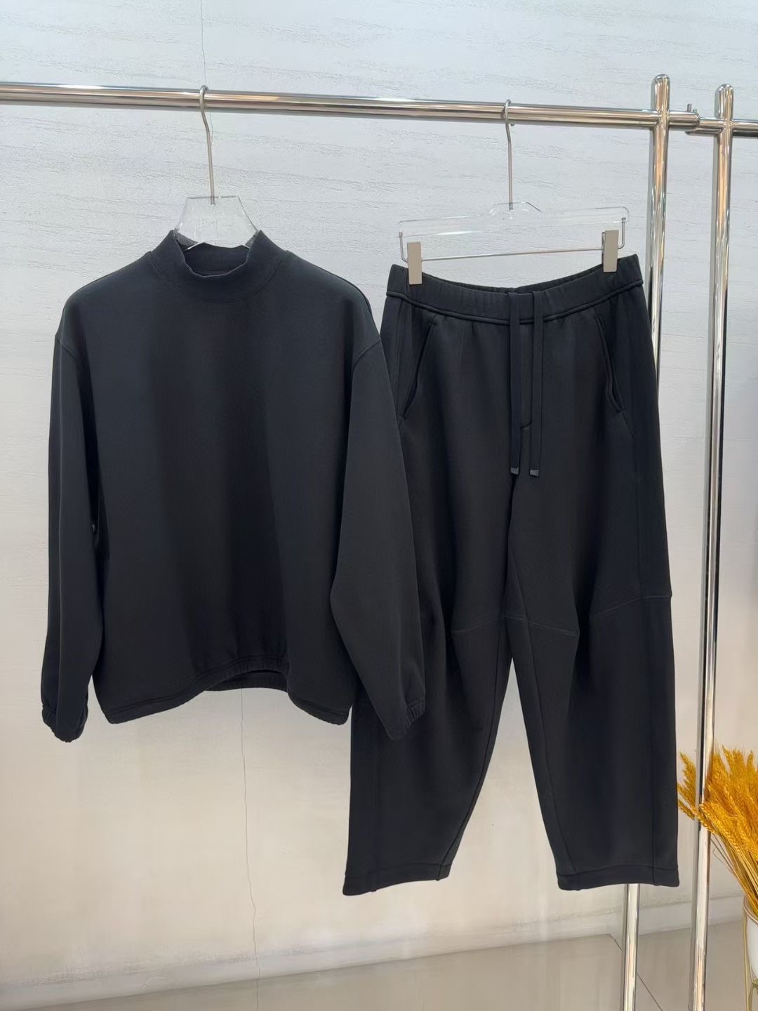 NO:544730,[Disante] Hot-selling a high-end!  Aristocratic suit [Rose][Rose] The original single-quality exclusive high-quality major brand suits are all top European and American styles and fabrics handmade, and the works of the world's top designers, with international fashion brands, reflecting elegance, personality, fashion. Our company does not attract customers at low prices, but starts with quality, taste, connotation and some top design elements. 150 catties wear L can wear 190 catties. Standard size M-XXL,,alexander wang19860909【 迪桑特】爆款a 高端 ！贵族套装 [玫瑰][玫瑰]原单品质独家首选高品质各大品牌套装,全是欧美顶级爆款花色及面料手工,世界顶尖设计师作品,具备国际时尚大牌元素,体现高雅、个性、时尚[强][强][强].本公司不是以低价格吸引客户,是以品质、品味、内涵以及一些顶级设计元素为起点. 150斤 穿L 可以穿190斤.标准尺码 M-XXL,,alexander wang,Men's clothing