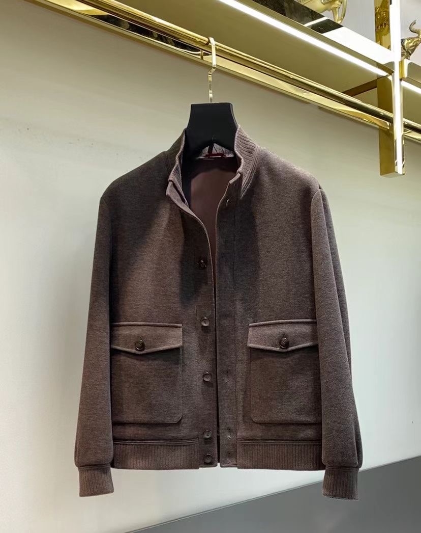 NO:595743,[LP] Early autumn simple coats, windbreakers, jackets, high-level requirements for noble orders, high standard customization, very stylish upper body, classic and versatile, customer-supplied hardware, each one has a unique logo, can be matched with any fashion in winter, a real top order, the version is also very good, slim version, highly recommended. 175 140 pounds to wear L, the maximum wear is about 190 pounds. It is recommended to state the height and weight. M-3XL.,, loro  piana,jackets & coats,jackets & coats,alexander wang19860909【 LP】早秋简约 外套 风衣 夹克贵族高级别要求订单 高标准定制　上身非常有型 经典百搭 客供五金 每颗都有独特logo 冬季任何时装都可以搭配　真正的顶级订单 版型上也是非常的好 修身版型 强烈推荐.175 140斤穿L 最大穿190斤左右 .建 议报身高体重配码 .M-3XL.,,loro piana,jackets & coats,jackets & coats,alexander wang,Men's clothing