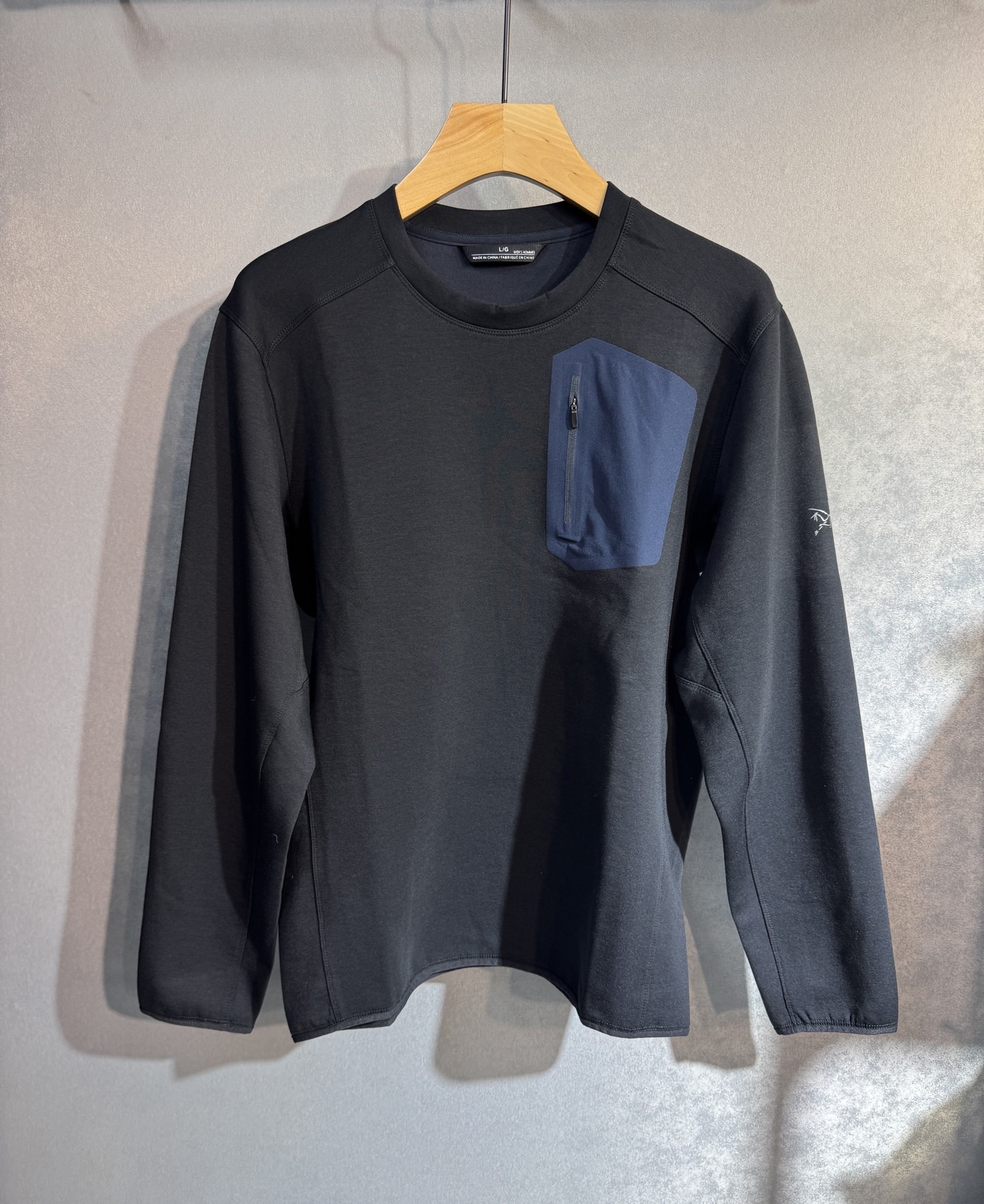 NO:599703,. Arc'teryx early autumn Kragg SL long-sleeved T-shirt This year the Kragg series has launched many new T-shirts, simple and elegant, classic and fashionable style. Wearing them alone brings a sense of luxury!  Soft and skin-friendly without being irritating, giving the skin a gentle touch. Stiff and stylish, the upper body shows a high-end texture. Highly recommended. Sizes m-xxxl, arc'teryx, tees, t-shirt, alexander wang19860909.始祖鸟早秋Kragg SL 长袖T恤 今年Kragg系列推出了好多新款T恤,简约大气,经典时髦的风格 单穿打底自带高级感！柔软亲肤不扎人,给肌肤温和的触感 挺括有型,上身即显高级质感,强烈推荐 尺码m-xxxl,arc'teryx,tees，t-shirt,alexander wang,Men's clothing