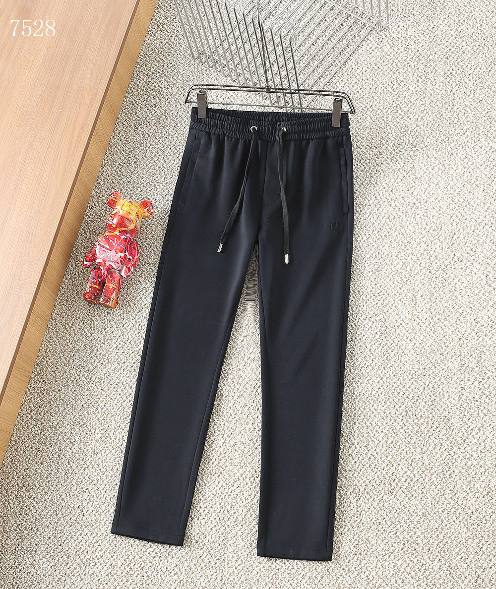 NO:599748,[Armani] Simple and fashionable, autumn and winter casual pants are very comfortable to wear. They are low-key yet luxurious. They are very classy when worn. Needless to say the style and cut of the pants, the upper body is exquisite. Really first-class and top-quality materials. Really palace-level casual pants, using Turkish cotton to produce the most famous denim fabric. The quality is outstanding. After heavy washing, the pants are very soft!  The straight-leg version is not picky and the upper body is absolutely stylish. The waistband is inlaid with silver jewelry and is an expert design. It is extremely luxurious. M-4XL.,,armani,alexander wang19860909【 阿玛尼】简约时尚 秋冬休闲裤身穿着非常舒适 低调不失奢华 穿出去非常有档次,裤型款式和裁剪亦无需多言 上身精致跃然.真正一等一顶级质料 真正殿堂级的休闲裤,选用土耳其的棉花 生产出最有名的单宁布 品质卓然,经过重水洗使得裤子很柔软！直脚的版型 不挑人 上身绝对的有型 裤腰镶嵌银饰达人设计 极度奢华.M-4XL.,,armani,alexander wang,Men's clothing