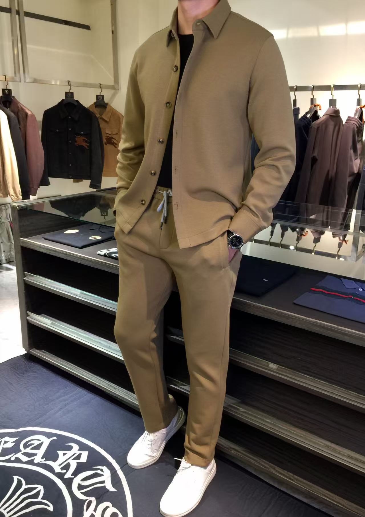 NO:595753,[LP] Hot model a high-end!  Aristocratic Suit [Rose][Rose] Original quality exclusive high-quality suit from major brands, all of which are top-notch European and American designs and fabrics, works by the world's top designers, with elements of international fashion brands, embodying elegance, individuality, fashion [strong][strong][strong]. Our company does not attract customers with low prices, but starts with quality, taste, connotation and some top design elements. 175 140 catties, wearing L can wear 200 catties. Standard size  M-4XL.,,loro piana,alexander wang19860909【 LP】爆款a 高端 ！贵族套装 [玫瑰][玫瑰]原单品质独家首选高品质各大品牌套装,全是欧美顶级爆款花色及面料手工,世界顶尖设计师作品,具备国际时尚大牌元素,体现高雅、个性、时尚[强][强][强].本公司不是以低价格吸引客户,是以品质、品味、内涵以及一些顶级设计元素为起点.175 140斤 穿L 可以穿200斤.标准尺码 M-4XL.,,loro piana,alexander wang,Men's clothing