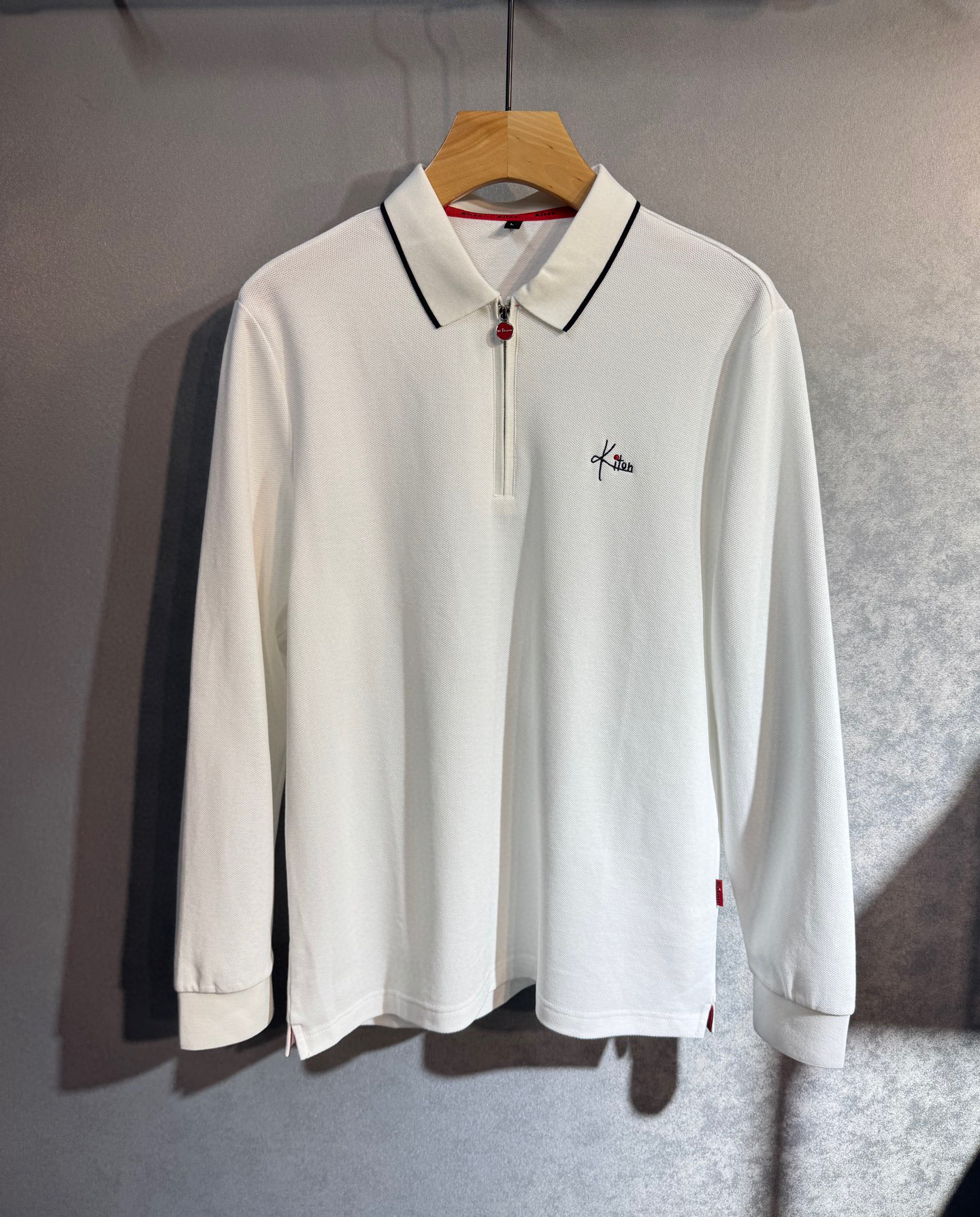 NO:595793,.[Kiton] Fashionable and simple early autumn bottoming shirt. It is famous for its simple and delicate design and high-quality details. It is perfectly cut and marked with the latest British hanging point thread technology on the back. It is more perfect and the materials are meticulous. It is suitable for any occasion. It feels excellent, comfortable and breathable! It is the choice of men who pay attention to practicality and quality. The quality of the original order is synchronized with the official website [strong]. The new model is on the market. It is sold immediately. There is a large stock [handshake] 174 140 pounds. Wear L The maximum wear is 200 pounds.M-4XL.,,alexander wang19860909.【 Kiton】 时尚简约 早秋打底衫 简洁细腻的设计和高质细节而闻名,裁剪完美,后标最新英国吊点线技术,更加完美,用料一丝不苟,适合任何场合, 手感极佳 舒服又透气! 是注重实用和品质的男士的选择.原單品質 官網同步[强].新款上市 即转即卖 有大货[握手] 174 140斤 穿L 最大穿200斤.M-4XL.,,alexander wang,Men's clothing