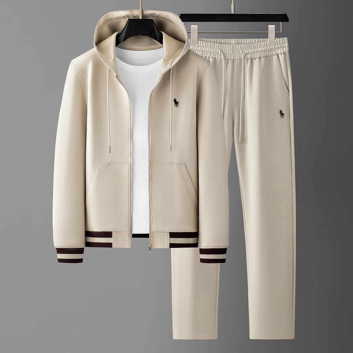 NO:596469,[Paul] Hot model a high-end!  Aristocratic Suit [Rose][Rose] Original quality exclusive high-quality suit from major brands, all of which are top-notch European and American designs and fabrics, works by the world's top designers, with elements of international fashion brands, embodying elegance, individuality, fashion [strong][strong][strong]. Our company does not attract customers with low prices, but starts with quality, taste, connotation and some top design elements. 175 140 catties, wearing L can wear 200 catties. Standard size  M-4XL.,,alexander wang19860909【 保罗】爆款a 高端 ！贵族套装 [玫瑰][玫瑰]原单品质独家首选高品质各大品牌套装,全是欧美顶级爆款花色及面料手工,世界顶尖设计师作品,具备国际时尚大牌元素,体现高雅、个性、时尚[强][强][强].本公司不是以低价格吸引客户,是以品质、品味、内涵以及一些顶级设计元素为起点.175 140斤 穿L 可以穿200斤.标准尺码 M-4XL.,,alexander wang,Men's clothing