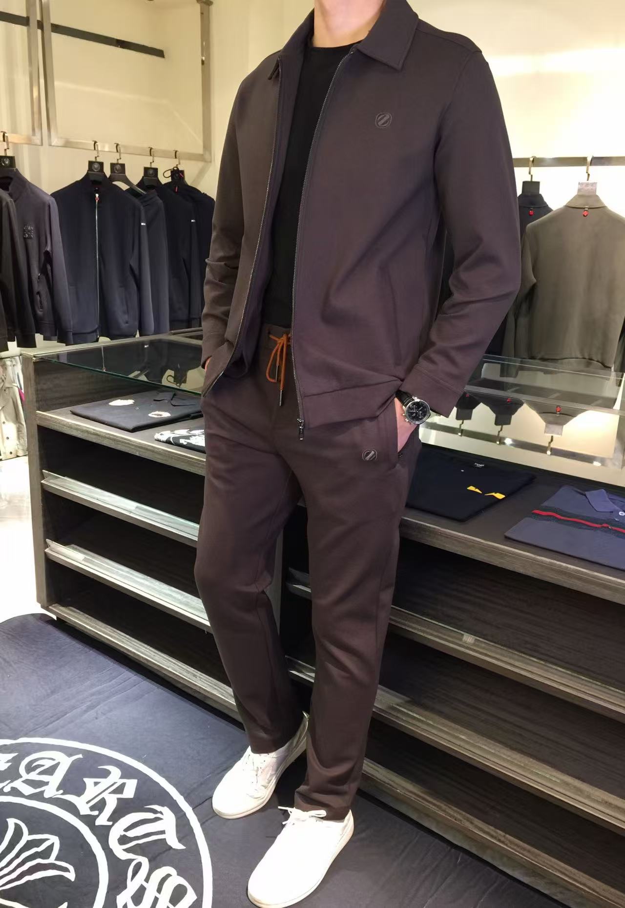 NO:595751,[Emenia Ermenegildo Zegna] Hot model a high-end!  Aristocratic Suit [Rose][Rose] Original quality exclusive high-quality suit from major brands, all of which are top-notch European and American designs and fabrics, works by the world's top designers, with elements of international fashion brands, embodying elegance, individuality, fashion [strong][strong][strong]. Our company does not attract customers with low prices, but starts with quality, taste, connotation and some top design elements. 175 140 catties, wearing L can wear 200 catties. Standard size  M-4XL.,,zegna,alexander wang19860909【 杰尼亚】爆款a 高端 ！贵族套装 [玫瑰][玫瑰]原单品质独家首选高品质各大品牌套装,全是欧美顶级爆款花色及面料手工,世界顶尖设计师作品,具备国际时尚大牌元素,体现高雅、个性、时尚[强][强][强].本公司不是以低价格吸引客户,是以品质、品味、内涵以及一些顶级设计元素为起点.175 140斤 穿L 可以穿200斤.标准尺码 M-4XL.,,zegna,alexander wang,Men's clothing