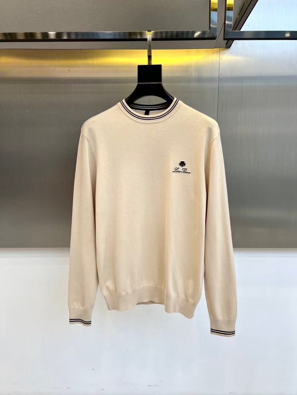 NO:711837,[LP] Autumn and winter simple woolen sweaters, top quality, versatile temperament, woolen sweaters, sweaters, taste and value. The wear and details adhere to the tradition of big brands to add charm to fashion. The unique line design exudes a strong British style, is very modern and inherits the traditional concept. Precious fabrics are smoother, softer and more breathable. Exquisite workmanship, three-dimensional tailoring style brings texture enjoyment. M-4XL.174 140 pounds wearing L  Can wear up to 200 pounds, loro piana, sweaters,19860909【 LP】秋冬简约 羊毛 针织衫 顶尖品质 百搭气质 羊毛衫 毛衣 品味 价值 身穿或细节都秉承大牌的传统给时尚添加魅力,独有的线条设计散发着浓郁的英伦风情,极具现代感亦承袭了传统理念.珍贵面料更加光滑,柔顺,透气.精致的做工,立体剪裁风格带来质感享受.M-4XL.174 140斤穿L 最大可以穿200斤,,loro piana,sweaters,,Men's clothing