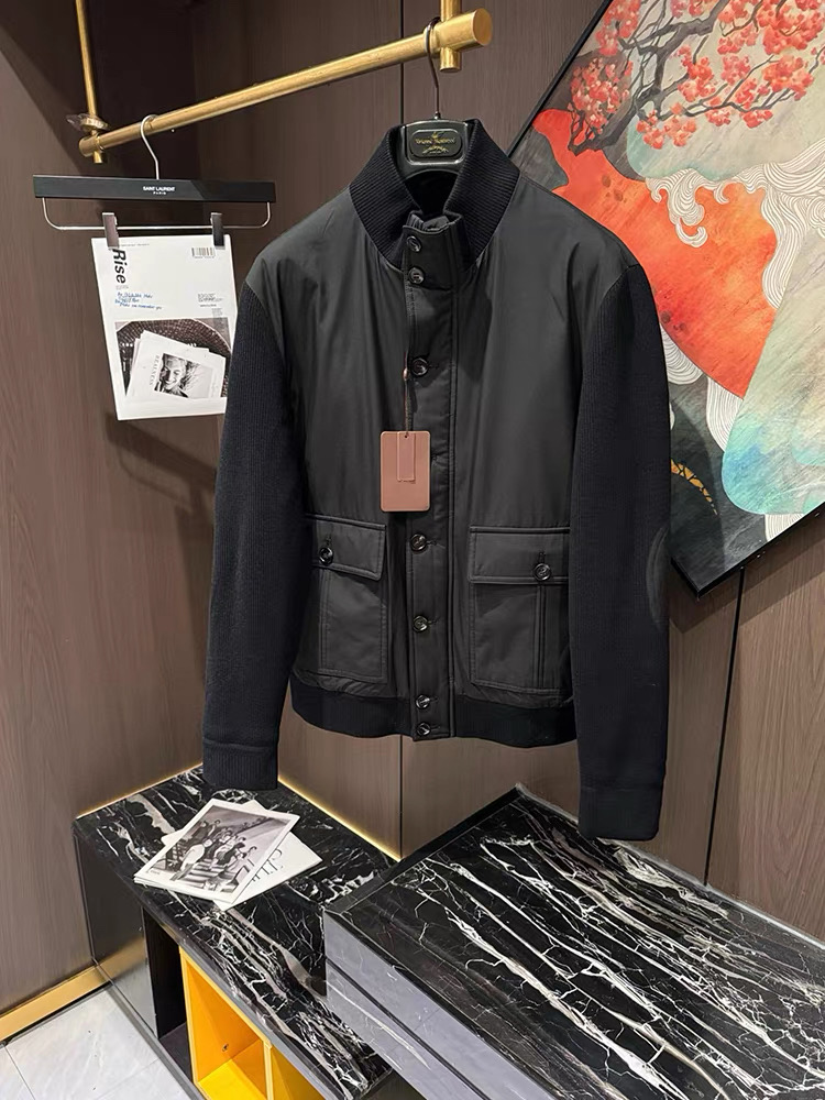 NO:596486,[LP] Autumn and winter are simple. Thick coats, jackets, windbreakers, aristocratic high-level orders, high standard customization, very stylish upper body, classic and versatile, customer-supplied hardware. Each piece has a unique logo, can be matched with any fashion in winter. Real top order, the version is also very good, slim version, highly recommended. 175 140 pounds to wear L, the maximum wear is about 190 pounds. It is recommended to report the height and weight matching. M-3XL.,, loro  piana,jackets & coats,jackets & coats,alexander wang19860909【 LP】秋冬简约.加厚外套 夹克 风衣贵族高级别要求订单 高标准定制　上身非常有型 经典百搭 客供五金 每颗都有独特logo 冬季任何时装都可以搭配　真正的顶级订单 版型上也是非常的好 修身版型 强烈推荐.175 140斤穿L 最大穿190斤左右 .建 议报身高体重配码 .M-3XL.,,loro piana,jackets & coats,jackets & coats,alexander wang,Men's clothing