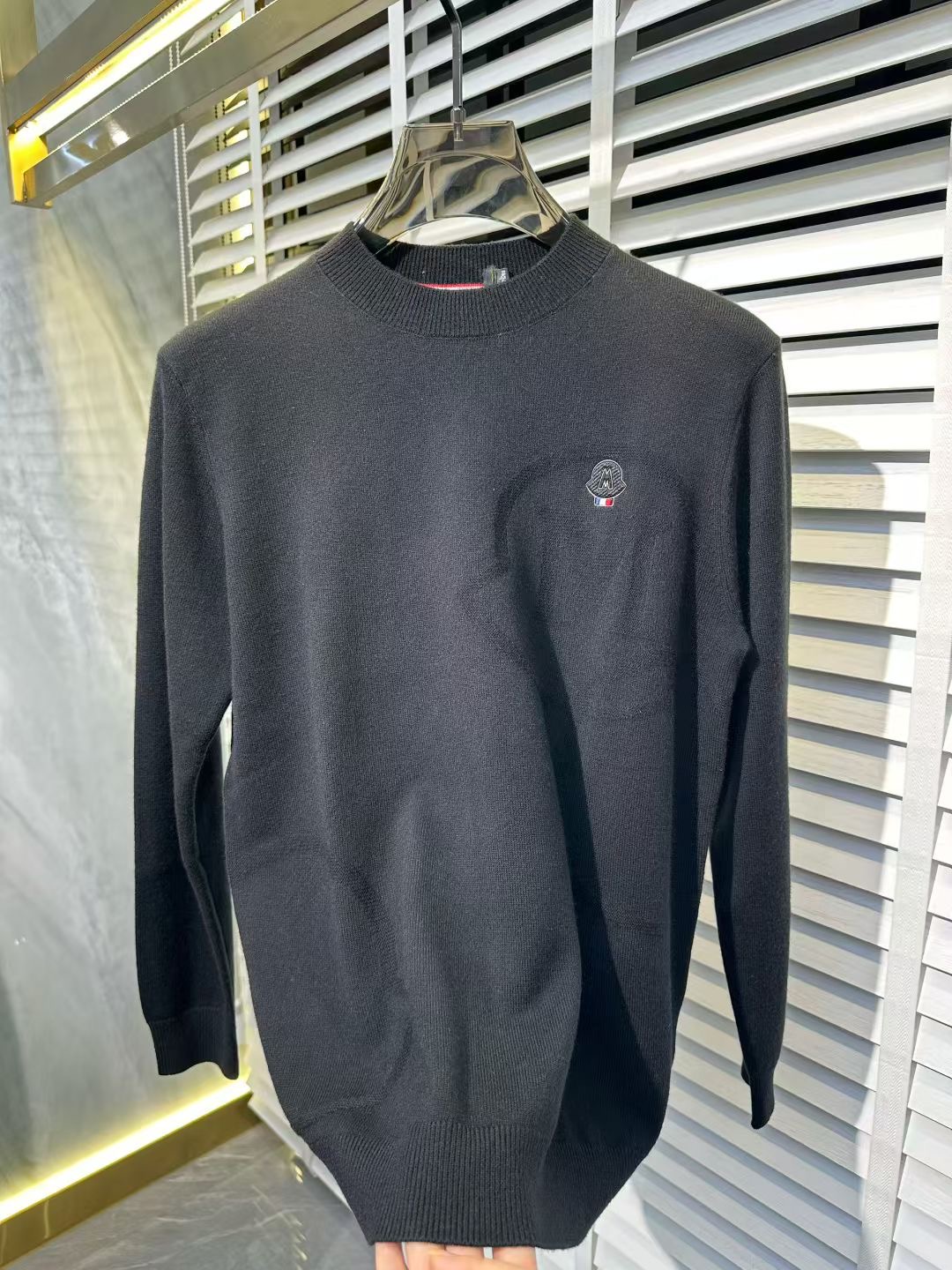 NO:596447,[Mask] Autumn and winter simple woolen sweater, top quality, versatile temperament, woolen sweater, sweater, taste, value. The wear or details adhere to the tradition of big brands to add charm to fashion. The unique line design exudes a strong British style, is very modern and inherits the traditional concept. Precious fabrics are smoother, softer and more breathable. Exquisite workmanship, three-dimensional tailoring style brings texture enjoyment. M-4XL.174 140 pounds wearing L  Can wear up to 200 pounds, Moncler, sweaters, alexander wang19860909【 蒙口】秋冬简约 羊毛 针织衫 顶尖品质 百搭气质 羊毛衫 毛衣 品味 价值 身穿或细节都秉承大牌的传统给时尚添加魅力,独有的线条设计散发着浓郁的英伦风情,极具现代感亦承袭了传统理念.珍贵面料更加光滑,柔顺,透气.精致的做工,立体剪裁风格带来质感享受.M-4XL.174 140斤穿L 最大可以穿200斤,,Moncler,sweaters,alexander wang,Men's clothing