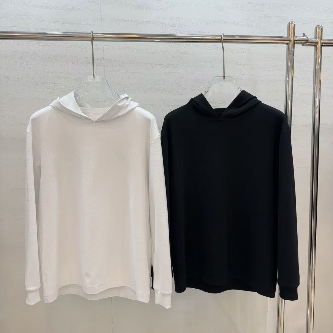 NO:595775,.[Armani] Fashionable and simple autumn and winter bottoming shirt. It is famous for its simple and delicate design and high-quality details. It is perfectly cut and marked with the latest British hanging point thread technology on the back. It is even more perfect. The materials are meticulous and suitable for any occasion. It feels excellent, comfortable and breathable! It is the choice of men who pay attention to practicality and quality. The quality of the original order is synchronized with the official website [strong]. New models are on the market and sold immediately. There are large quantities [handshake] 174 140 pounds. Wear L The maximum wear is 200 pounds. M-4XL., armani, alexander wang19860909.【 阿玛尼】 时尚简约 秋冬打底衫 简洁细腻的设计和高质细节而闻名,裁剪完美,后标最新英国吊点线技术,更加完美,用料一丝不苟,适合任何场合, 手感极佳 舒服又透气! 是注重实用和品质的男士的选择.原單品質 官網同步[强].新款上市 即转即卖 有大货[握手] 174 140斤 穿L 最大穿200斤.M-4XL.,,armani,alexander wang,Men's clothing