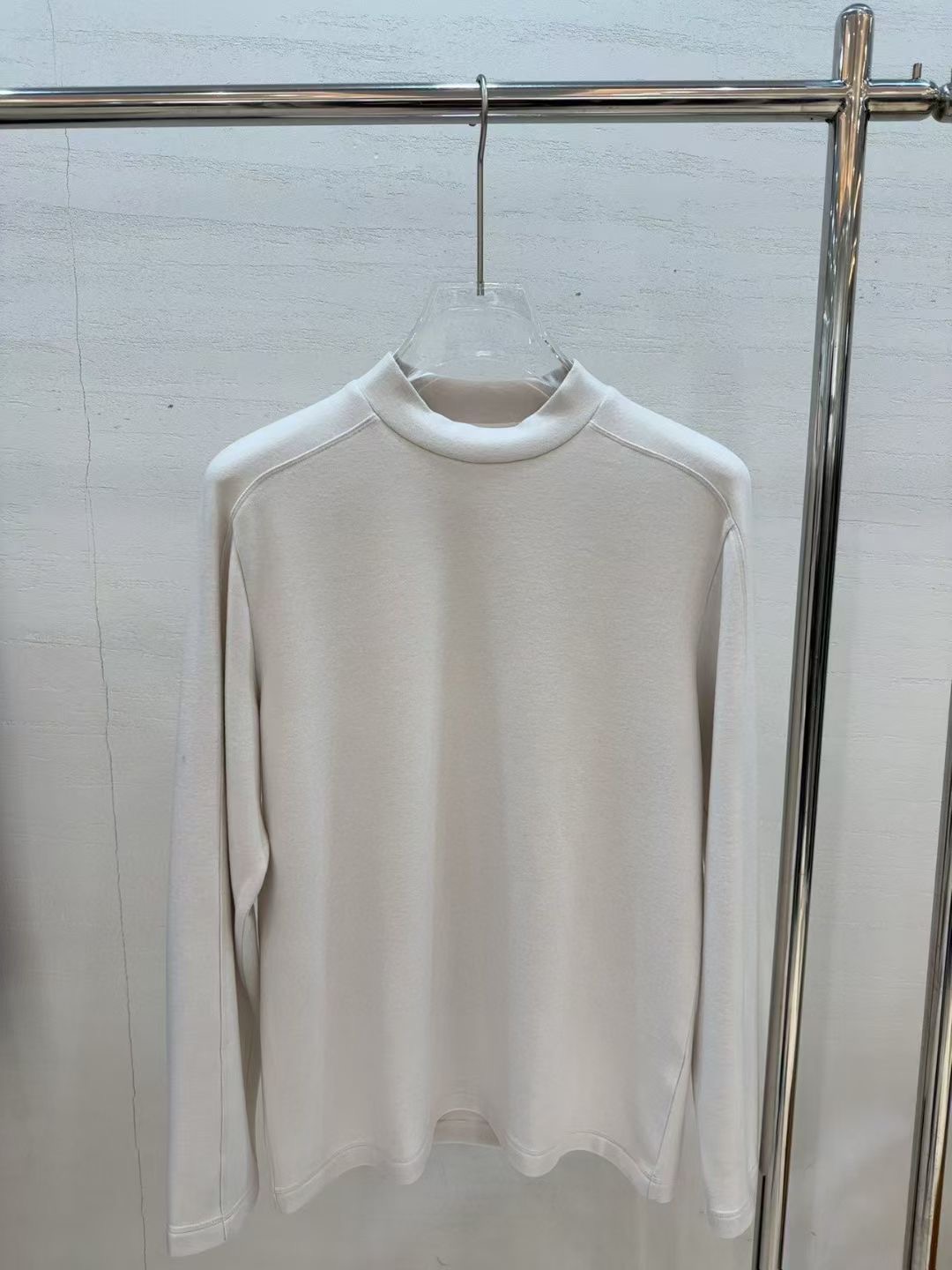 NO:595781,.【LP】Fashionable and simple autumn and winter bottoming shirt. It is famous for its simple and delicate design and high-quality details. It is perfectly cut and marked with the latest British hanging point thread technology on the back. It is more perfect and the materials are meticulous. It is suitable for any occasion. It feels excellent, comfortable and breathable! It is the choice of men who pay attention to practicality and quality. The quality of the original order is synchronized with the official website [strong]. New models are on the market and sold immediately. There are large stocks [handshake] 174 140 pounds. Wear L The maximum wear is 200 pounds.M-4XL.,,loro piana,alexander wang19860909.【 LP】 时尚简约 秋冬打底衫 简洁细腻的设计和高质细节而闻名,裁剪完美,后标最新英国吊点线技术,更加完美,用料一丝不苟,适合任何场合, 手感极佳 舒服又透气! 是注重实用和品质的男士的选择.原單品質 官網同步[强].新款上市 即转即卖 有大货[握手] 174 140斤 穿L 最大穿200斤.M-4XL.,,loro piana,alexander wang,Men's clothing