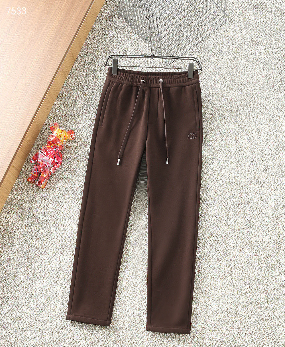 NO:595819,[Gucci] Simple and fashionable, the autumn and winter velvet casual pants are very comfortable to wear. They are low-key yet luxurious. They are very classy when worn. The style and cut of the pants are needless to say. The upper body is exquisite and vivid. Really first-class and top-quality materials. Really palace-level casual pants, using Turkish cotton to produce the most famous denim fabric. The quality is outstanding. After heavy washing, the pants are very soft!  The straight-leg version is not picky. The upper body is absolutely stylish. The waistband is inlaid with silver jewelry. It is extremely luxurious. M-4XL.,,gucci,alexander wang19860909【 古驰】简约时尚 秋冬加绒休闲裤身穿着非常舒适 低调不失奢华 穿出去非常有档次,裤型款式和裁剪亦无需多言 上身精致跃然.真正一等一顶级质料 真正殿堂级的休闲裤,选用土耳其的棉花 生产出最有名的单宁布 品质卓然,经过重水洗使得裤子很柔软！直脚的版型 不挑人 上身绝对的有型 裤腰镶嵌银饰达人设计 极度奢华.M-4XL.,,gucci,alexander wang,Men's clothing