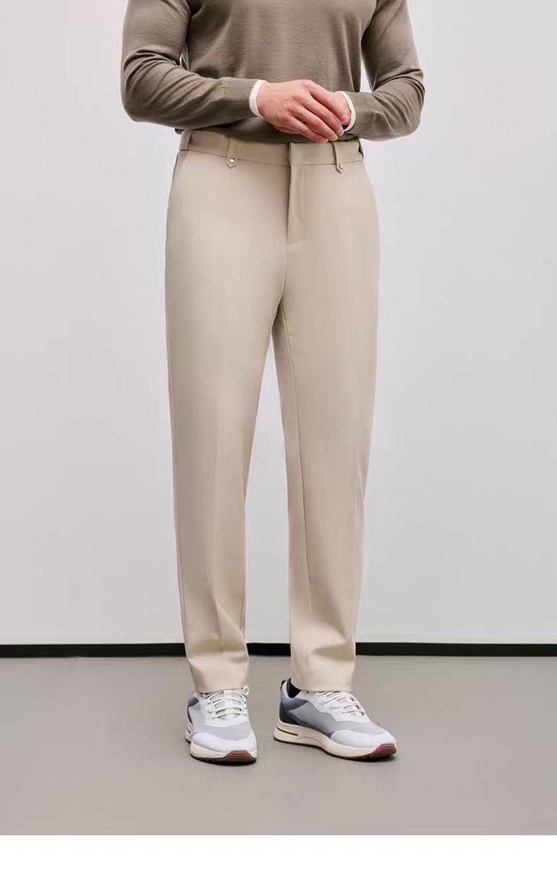 NO:711882,[Emenia Ermenegildo Zegna] - Support replacement after the new year. Worn, washed, no tags, smelly, no after-sales service - simple and fashionable, early autumn casual pants are very comfortable to wear, low-key yet luxurious. They are very classy to wear, and there is no need to say much about the pants style and tailoring. The upper body is exquisite and lively. Real first-class top quality materials. Really palace-level casual pants, using Turkish cotton to produce the most famous denim fabric. The quality is outstanding, and the pants are very soft after heavy washing!  The straight-leg version is not picky and the upper body is absolutely stylish. The waistband is inlaid with silver jewelry and is an expert design. It is extremely luxurious. 30-38.,,zegna,19860909【 杰尼亚】--支持年后退换 穿过 洗过 没吊牌 有异味一律不售后--简约时尚 早秋休闲裤身穿着非常舒适 低调不失奢华 穿出去非常有档次,裤型款式和裁剪亦无需多言 上身精致跃然.真正一等一顶级质料 真正殿堂级的休闲裤,选用土耳其的棉花 生产出最有名的单宁布 品质卓然,经过重水洗使得裤子很柔软！直脚的版型 不挑人 上身绝对的有型 裤腰镶嵌银饰达人设计 极度奢华.30-38.,,zegna,,Men's clothing