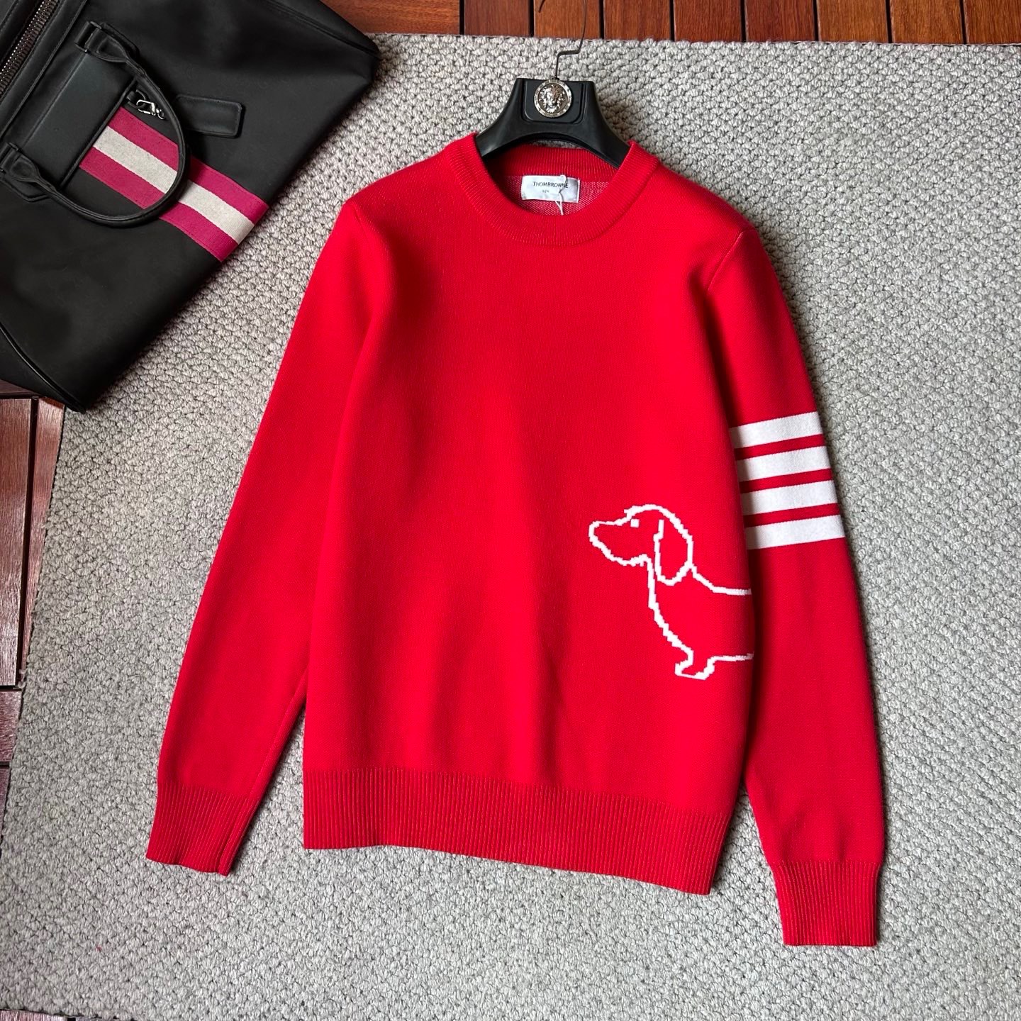 NO:729754,TB - Support New Year's Eve - a prosperous New Year, a must-have in the year of your birth year. 2025 new autumn and winter sweaters, casual, fashionable and warm, can be worn alone as a base layer. Imported wool blended wool has strong warmth retention, does not irritate the skin, can be worn close to the body, simple style, equipped with imported wool knitted fabric, a magic base layer for single wear in autumn and winter!  Size M-3XL,,sweaters,19860909TB -支持年后-红红火火过新年,本命年必备. 2025秋冬新品毛衣,休闲时尚保暖,打底单穿都可以进口羊毛混纺羊毛,保暖性很强,不刺激皮肤,可贴身穿,简约的风格 配以进口羊毛针织面料,秋冬季单穿打底神器！码数M-3XL,,sweaters,,Men's clothing