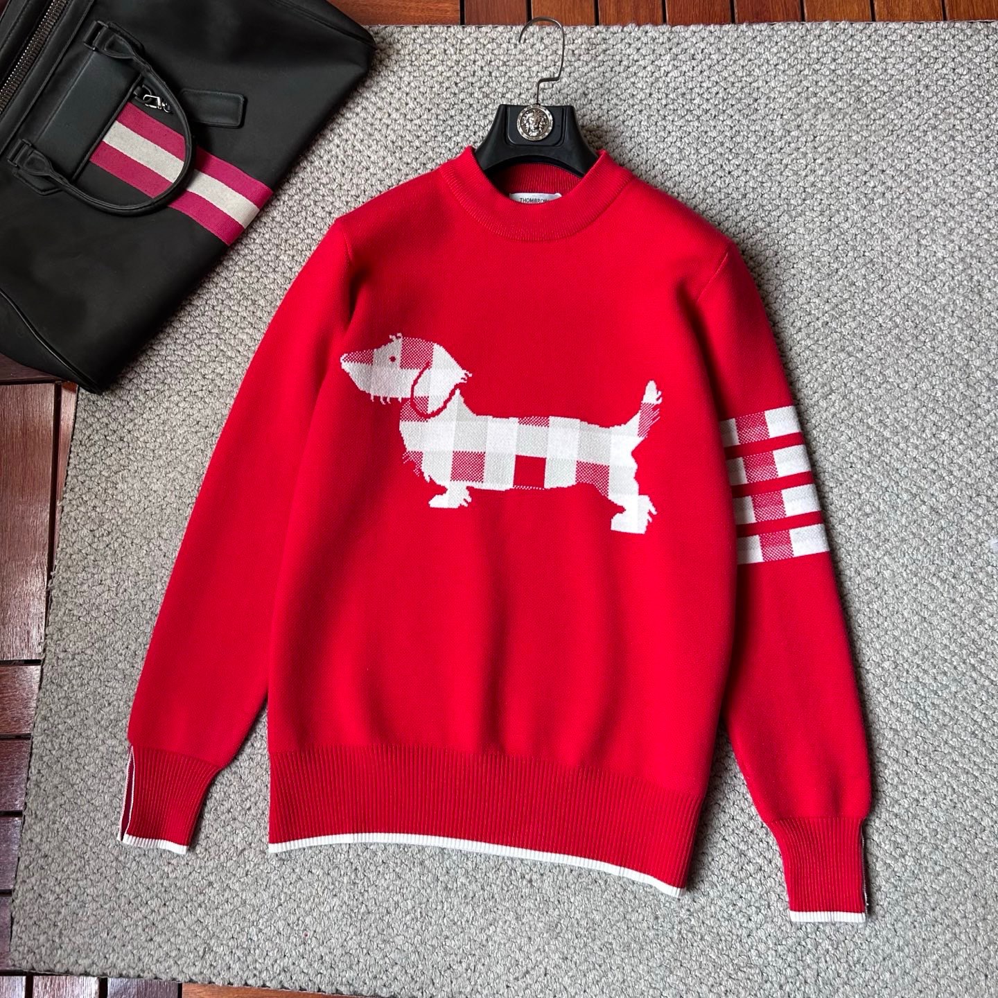 NO:729767,TB - Support New Year's Eve - a prosperous New Year, a must-have in the year of your birth year. 2025 new autumn and winter sweaters, casual, fashionable and warm, can be worn alone as a base layer. Imported wool blended wool has strong warmth retention, does not irritate the skin, can be worn close to the body, simple style, equipped with imported wool knitted fabric, a magic base layer for single wear in autumn and winter!  Size M-3XL,,sweaters,19860909TB -支持年后-红红火火过新年,本命年必备. 2025秋冬新品毛衣,休闲时尚保暖,打底单穿都可以进口羊毛混纺羊毛,保暖性很强,不刺激皮肤,可贴身穿,简约的风格 配以进口羊毛针织面料,秋冬季单穿打底神器！码数M-3XL,,sweaters,,Men's clothing