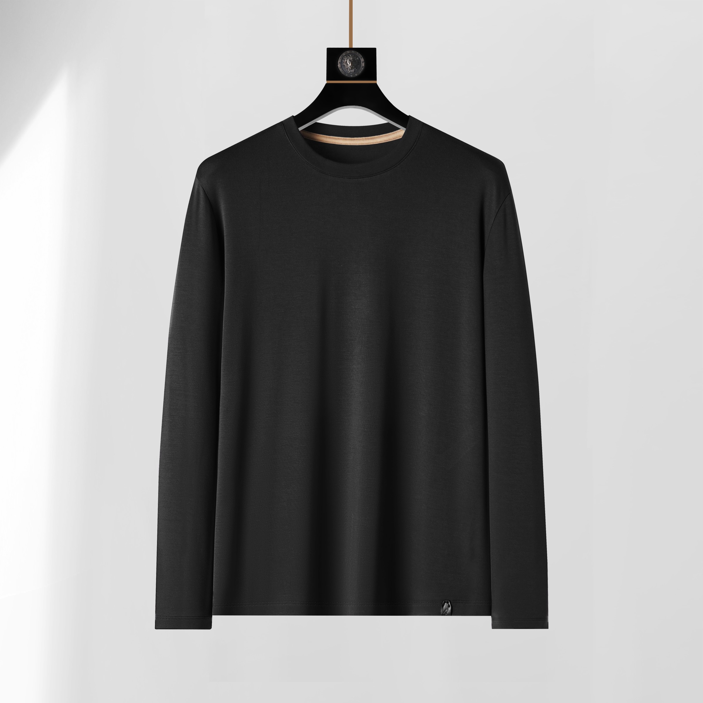 NO:726216,.【LP】--Support replacement after the new year. Worn, washed, without tags, with odor, no after-sales service--Fashionable and simple early autumn bottoming shirt. Known for its simple and delicate design and high-quality details, perfect tailoring, the latest British hanging point thread technology on the back, even more perfect, meticulous materials, suitable for any occasion, excellent hand feel, comfortable and breathable! It is the choice of men who pay attention to practicality and quality. Original quality, official website synchronization [strong]. New models are on the market. Sell immediately, big stock available [handshake] 174 140 catties, wear L, maximum wear 200 catties. M-4XL.,,loro piana,19860909.【 LP】 --支持年后退换 穿过 洗过 没吊牌 有异味一律不售后--时尚简约 早秋打底衫 简洁细腻的设计和高质细节而闻名,裁剪完美,后标最新英国吊点线技术,更加完美,用料一丝不苟,适合任何场合, 手感极佳 舒服又透气! 是注重实用和品质的男士的选择.原單品質 官網同步[强].新款上市 即转即卖 有大货[握手] 174 140斤 穿L 最大穿200斤.M-4XL.,,loro piana,,Men's clothing