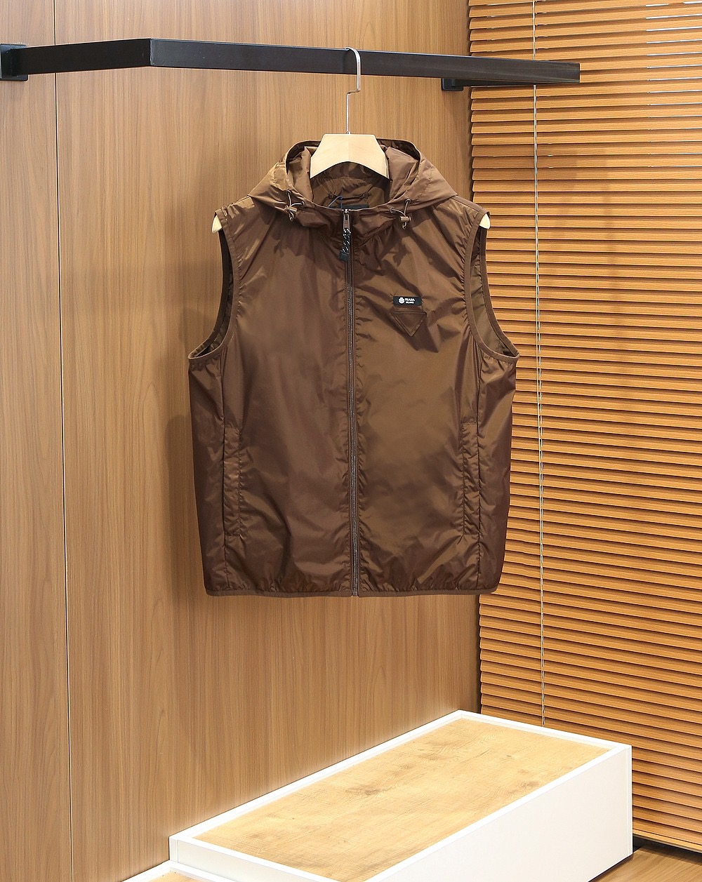 NO:726167,【Prada】--Support replacement after the new year. Worn, washed, no tags, smelly, no after-sales service--New spring simple. Vest, jacket, windbreaker, aristocratic high-level order, high standard customization. The upper body is very stylish, classic and versatile. Customer-supplied hardware. Each piece has a unique logo. It can be matched with any fashion in winter. A true top order. The version is also very good. Slim fit. Highly recommended. 175 140 pounds wearing L  The maximum wear is about 190 pounds. It is recommended to indicate your height and weight to match the size. M-3XL., prada, jackets & coats,19860909【 普拉达】--支持年后退换 穿过 洗过 没吊牌 有异味一律不售后--新春季简约.马甲 夹克 风衣贵族高级别要求订单 高标准定制　上身非常有型 经典百搭 客供五金 每颗都有独特logo 冬季任何时装都可以搭配　真正的顶级订单 版型上也是非常的好 修身版型 强烈推荐.175 140斤穿L 最大穿190斤左右 .建 议报身高体重配码 .M-3XL.,,prada,jackets & coats,,Men's clothing
