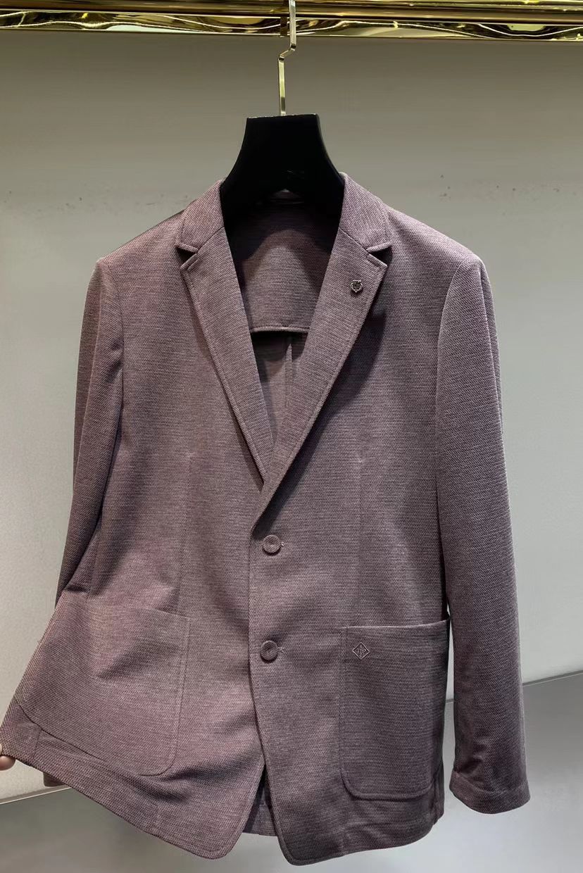 NO:729860,[LP] - Support exchange after the new year - Early autumn simple coats, suits, windbreakers, jackets, noble high-level requirements, high standard customization, the upper body is very stylish, classic and versatile, customer-supplied hardware, each one has a unique logo, can be matched with any fashion in winter, a real top order, the version is also very good, slim version, highly recommended. 175 140 pounds to wear L, the maximum wear is about 190 pounds. It is recommended to report your height and weight.  .M-3XL.,,loro piana,jackets & coats,jackets & coats,19860909【 LP】-支持年后退换-早秋简约 外套 西服 风衣 夹克贵族高级别要求订单 高标准定制　上身非常有型 经典百搭 客供五金 每颗都有独特logo 冬季任何时装都可以搭配　真正的顶级订单 版型上也是非常的好 修身版型 强烈推荐.175 140斤穿L 最大穿190斤左右 .建 议报身高体重配码 .M-3XL.,,loro piana,jackets & coats,jackets & coats,,Men's clothing