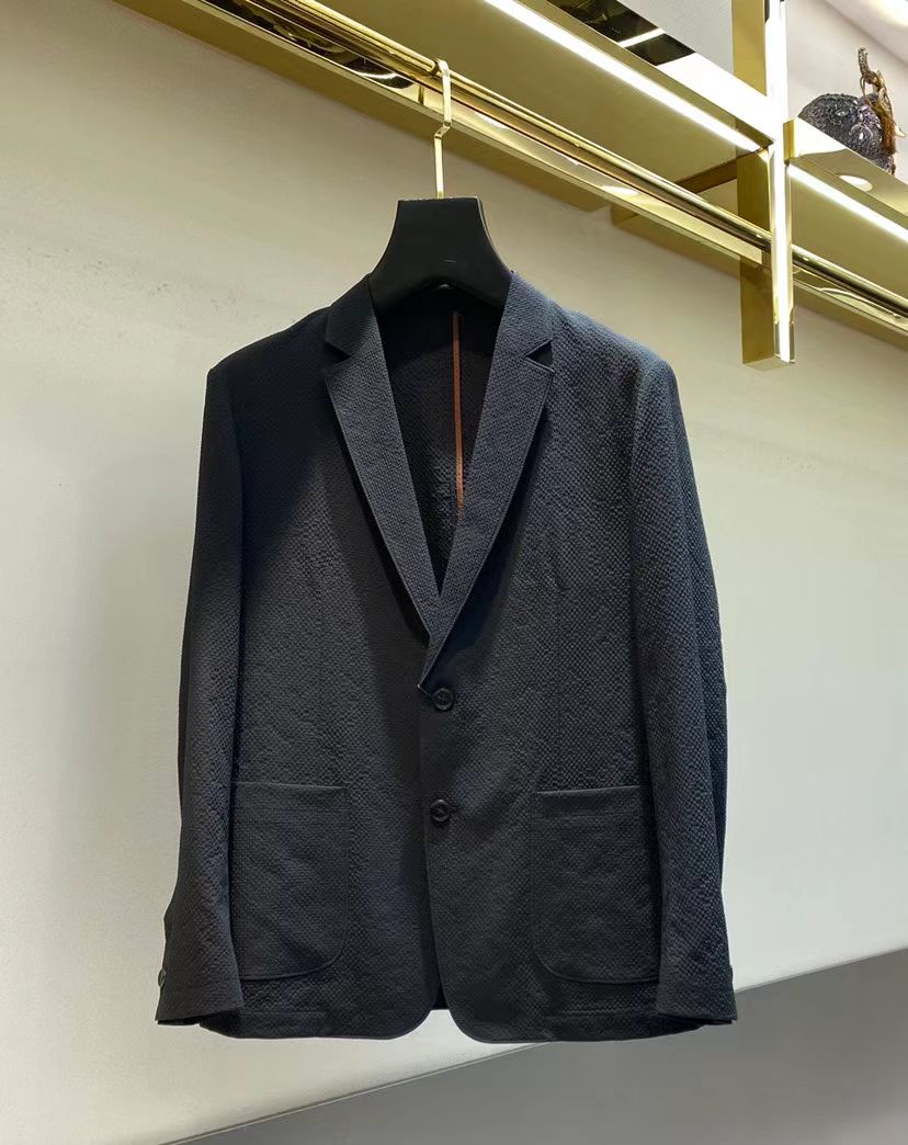 NO:729853,[LP] - Support exchange after the new year - new spring simple suits, coats, windbreakers, jackets, aristocratic high-level orders, high standard customization, the upper body is very stylish, classic and versatile, customer-supplied hardware, each has a unique logo, can be matched with any fashion in winter, a real top order, the version is also very good, slim version, highly recommended. 175 140 pounds, wear L, the maximum wear is about 190 pounds. It is recommended to report your height and weight.  .M-3XL.,,loro piana,jackets & coats,jackets & coats,19860909【 LP】-支持年后退换-新春季简约 西服 外套 风衣 夹克贵族高级别要求订单 高标准定制　上身非常有型 经典百搭 客供五金 每颗都有独特logo 冬季任何时装都可以搭配　真正的顶级订单 版型上也是非常的好 修身版型 强烈推荐.175 140斤穿L 最大穿190斤左右 .建 议报身高体重配码 .M-3XL.,,loro piana,jackets & coats,jackets & coats,,Men's clothing