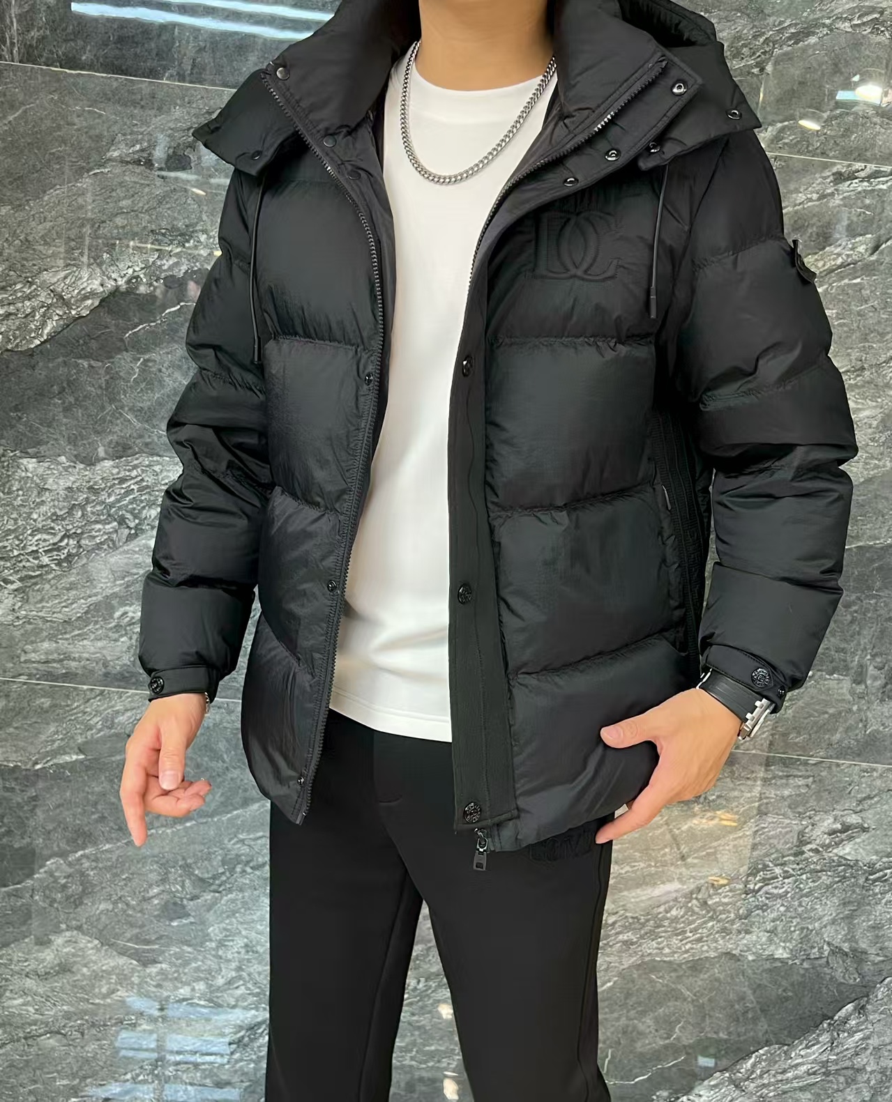 NO:729815,【Dior】--Support replacement after the new year. Worn, washed, no tags, smelly, no after-sales service--Autumn and winter simple. Down jacket 90 white duck down aristocratic high-level request order, high standard customization, the upper body is very stylish, classic and versatile, customer-supplied hardware. Each piece has a unique logo. It can be matched with any fashion in winter. A true top order. The version is also very good. Slim fit. Highly recommended. 175 140 pounds wearing L  The maximum wear is about 190 pounds. It is recommended to indicate your height and weight to match the size. M-3XL., dior, down jacket,19860909【 迪奥】--支持年后退换 穿过 洗过 没吊牌 有异味一律不售后--秋冬简约.羽绒服 90白鸭绒贵族高级别要求订单 高标准定制　上身非常有型 经典百搭 客供五金 每颗都有独特logo 冬季任何时装都可以搭配　真正的顶级订单 版型上也是非常的好 修身版型 强烈推荐.175 140斤穿L 最大穿190斤左右 .建 议报身高体重配码 .M-3XL.,,dior,down jacket,,Men's clothing