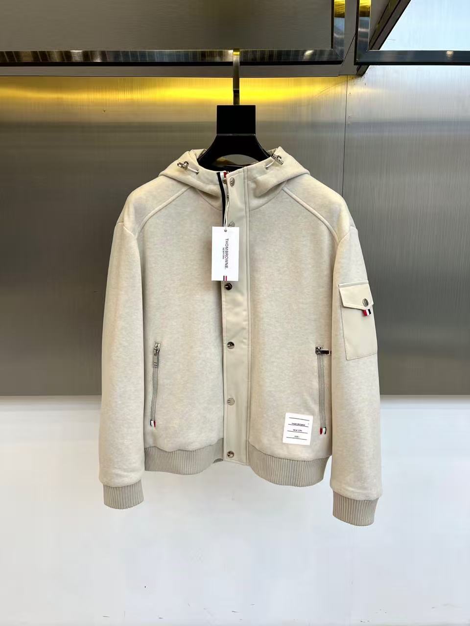 NO:729845,【TB】--Support replacement after the new year. Worn, washed, no tags, smelly, no after-sales service. --Autumn and winter simple. Down jacket, 90 white duck down aristocratic high-level order, high standard customization. The upper body is very stylish, classic and versatile. Customer-supplied hardware. Each one has a unique logo. It can be matched with any fashion in winter. The true top order. The version is also very good. Slim fit. Highly recommended. 175 140 pounds wearing L  The maximum wear is about 190 pounds. It is recommended to indicate your height and weight to match the size. M-3XL.,, down jacket,19860909【 TB】--支持年后退换 穿过 洗过 没吊牌 有异味一律不售后 --秋冬简约.羽绒服 90白鸭绒贵族高级别要求订单 高标准定制　上身非常有型 经典百搭 客供五金 每颗都有独特logo 冬季任何时装都可以搭配　真正的顶级订单 版型上也是非常的好 修身版型 强烈推荐.175 140斤穿L 最大穿190斤左右 .建 议报身高体重配码 .M-3XL.,,down jacket,,Men's clothing