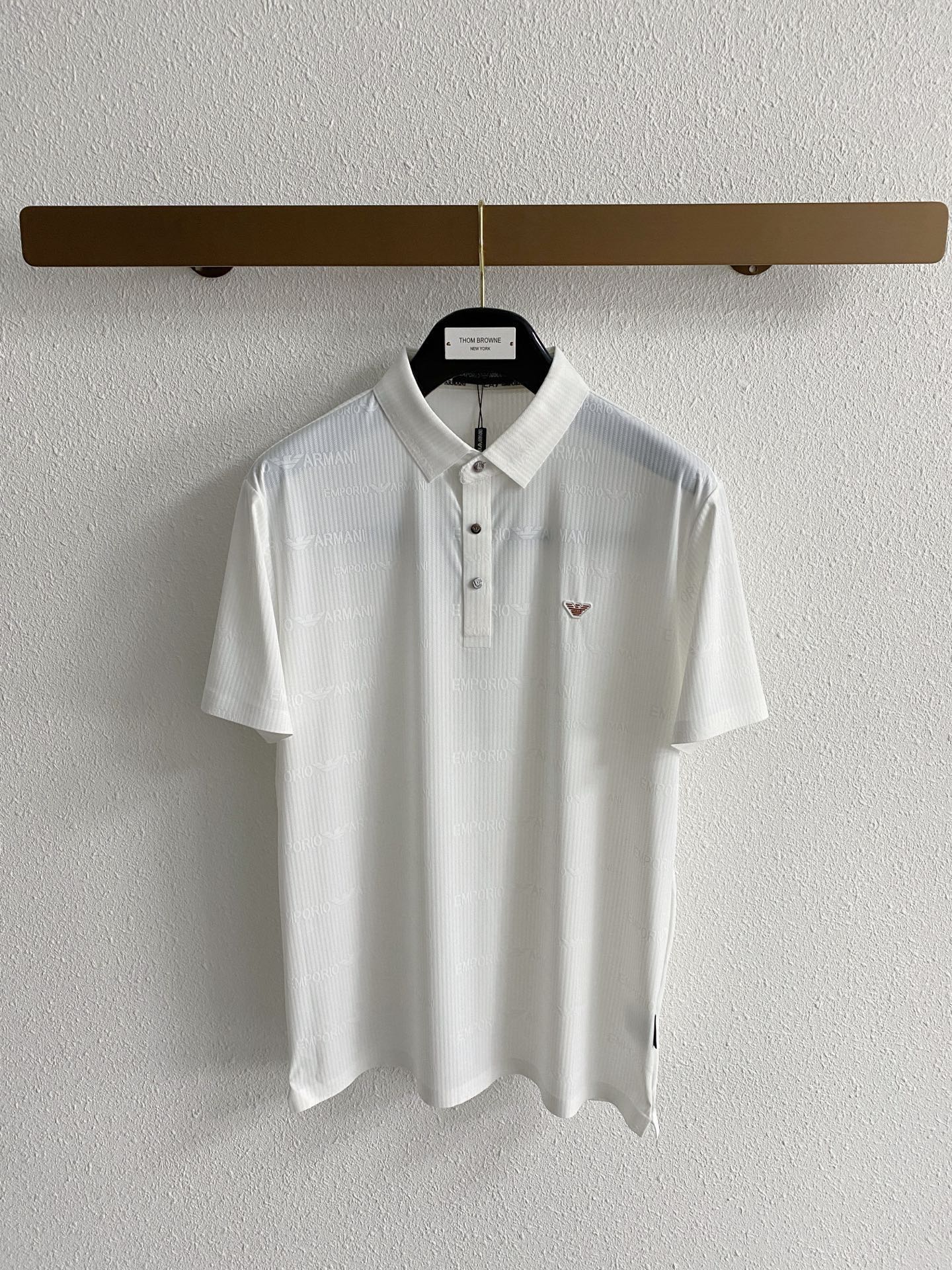 NO:842052,.[Armani] Stylish and simple short-sleeved T-shirt. It is famous for its simple and delicate design and high-quality details. It is perfectly cut and marked with the latest British hanging point thread technology. It is even more perfect. The materials are meticulous and suitable for any occasion. It feels excellent, comfortable and breathable! It is the choice of men who pay attention to practicality and quality. The quality of the original order is synchronized with the official website [strong]. New models are on the market and sold immediately. There is a large stock [handshake] 174 140 pounds wearing L size Can wear up to 190 pounds! M-3XL.,,armani,T-shirt,tees,t-shirt,19860909.【 阿玛尼】 时尚简约 短袖T恤 简洁细腻的设计和高质细节而闻名,裁剪完美,后标最新英国吊点线技术,更加完美,用料一丝不苟,适合任何场合, 手感极佳 舒服又透气! 是注重实用和品质的男士的选择.原單品質 官網同步[强].新款上市 即转即卖 有大货[握手] 174 140斤穿L码 最大可以穿190斤！M-3XL.,,armani,T-shirt,tees，t-shirt,,Men's clothing