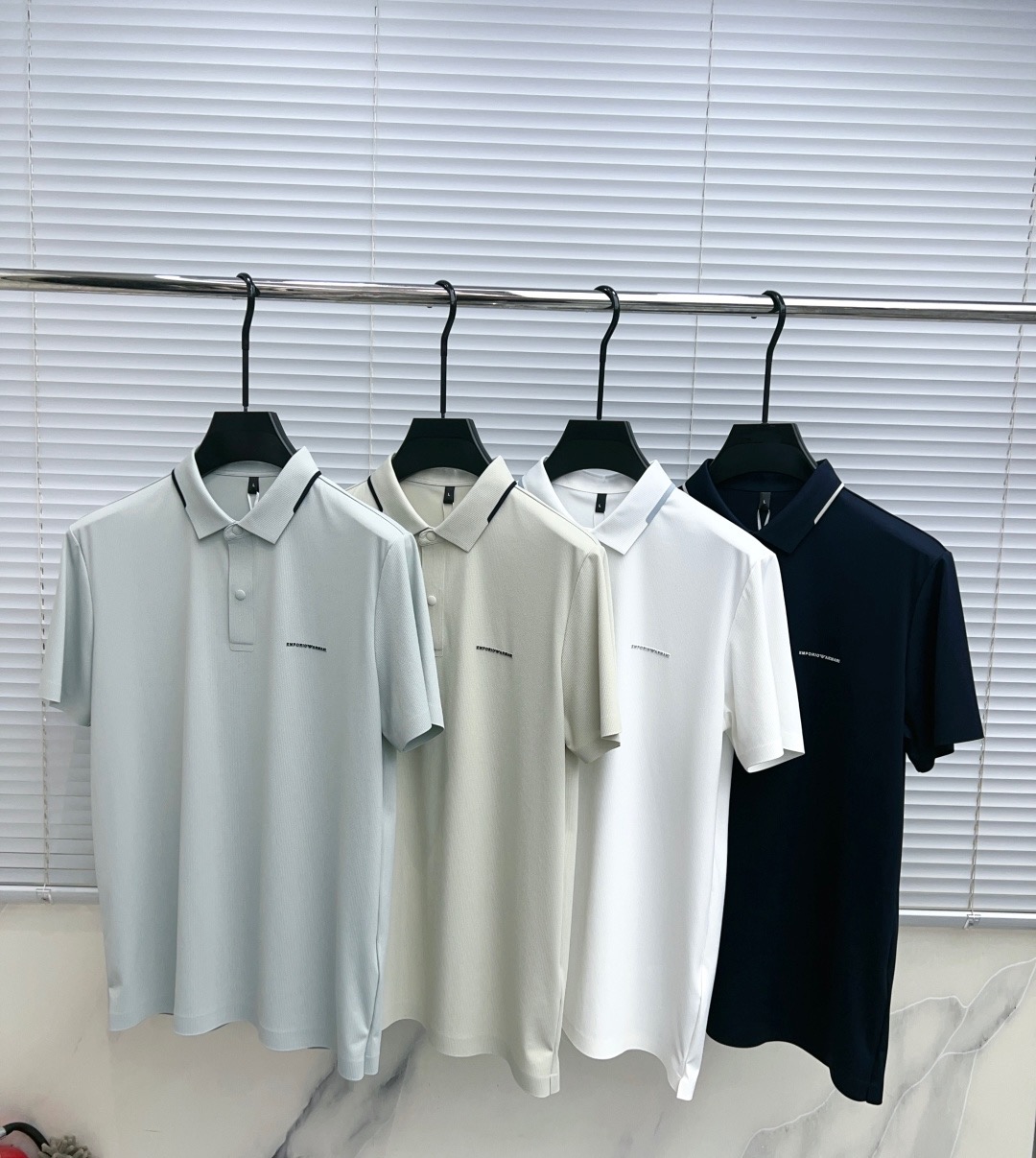 NO:842022,.[Armani] Stylish and simple short-sleeved T-shirt. It is famous for its simple and delicate design and high-quality details. It is perfectly cut and marked with the latest British hanging point thread technology. It is even more perfect. The materials are meticulous and suitable for any occasion. It feels excellent, comfortable and breathable! It is the choice of men who pay attention to practicality and quality. The quality of the original order is synchronized with the official website [strong]. New models are on the market and sold immediately. There is a large stock [handshake] 174 140 pounds wearing L size Can wear up to 200 pounds! M-4XL.,,armani,T-shirt,tees,t-shirt,19860909.【 阿玛尼】 时尚简约 短袖T恤 简洁细腻的设计和高质细节而闻名,裁剪完美,后标最新英国吊点线技术,更加完美,用料一丝不苟,适合任何场合, 手感极佳 舒服又透气! 是注重实用和品质的男士的选择.原單品質 官網同步[强].新款上市 即转即卖 有大货[握手] 174 140斤穿L码 最大可以穿200斤！M-4XL.,,armani,T-shirt,tees，t-shirt,,Men's clothing
