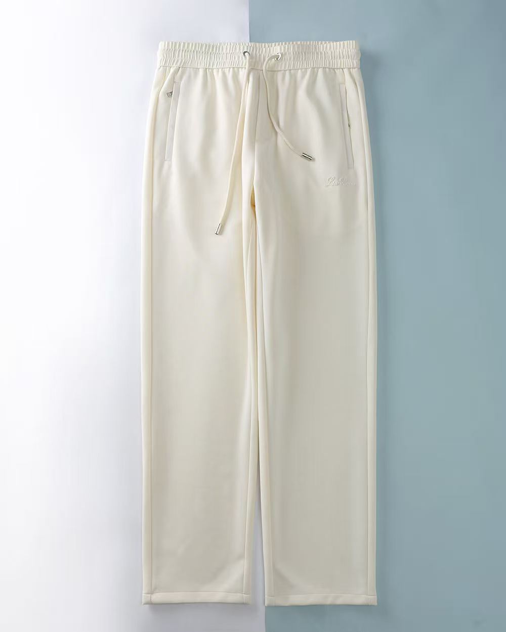 NO:841953,[LP] Simple and fashionable, summer casual pants are very comfortable to wear. They are low-key yet luxurious. They are very classy when worn. Needless to say the style and cut of the pants. The upper body is exquisite and vivid. Really first-class and top-quality materials. Really palace-level casual pants, using Turkish cotton to produce the most famous denim fabric. The quality is outstanding. After heavy washing, the pants are very soft!  The straight-leg version is not picky and the upper body is absolutely stylish. The waistband is inlaid with silver jewelry and is an expert design. It is extremely luxurious. M-4XL.,, loro piana,19860909【 LP】简约时尚 夏天休闲裤身穿着非常舒适 低调不失奢华 穿出去非常有档次,裤型款式和裁剪亦无需多言 上身精致跃然.真正一等一顶级质料 真正殿堂级的休闲裤,选用土耳其的棉花 生产出最有名的单宁布 品质卓然,经过重水洗使得裤子很柔软！直脚的版型 不挑人 上身绝对的有型 裤腰镶嵌银饰达人设计 极度奢华.M-4XL.,,loro piana,,Men's clothing