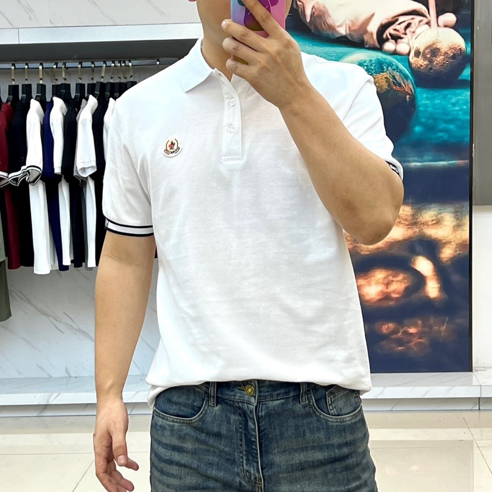 NO:902677,.New products for the mouth, new products for sale, men's lapel half-zip short-sleeved T-shirt POLO shirt, imported resident mercerized cotton short-sleeved T-shirt, gentle and soft, delicate and soft, the upper body is naturally comfortable and cool, the color is very clear, does not fade, very highlights the overall sense of shape and slim fit. 48-56 (model is 173,143 pounds, upper body size 50),, Moncler, T-shirt, tees, t-shirt,19860909.新品蒙口新品发售,男士翻领半拉链短袖T恤POLO衫,进口驻地丝光棉短袖T恤,温儒柔软 细腻柔软 上身自然是舒适 凉爽,颜色十分清晰,不掉色,非常的凸显整体的造型感以及修身上身感.48-56（模特173,143斤上身50码）,,Moncler,T-shirt,tees，t-shirt,,Men's clothing