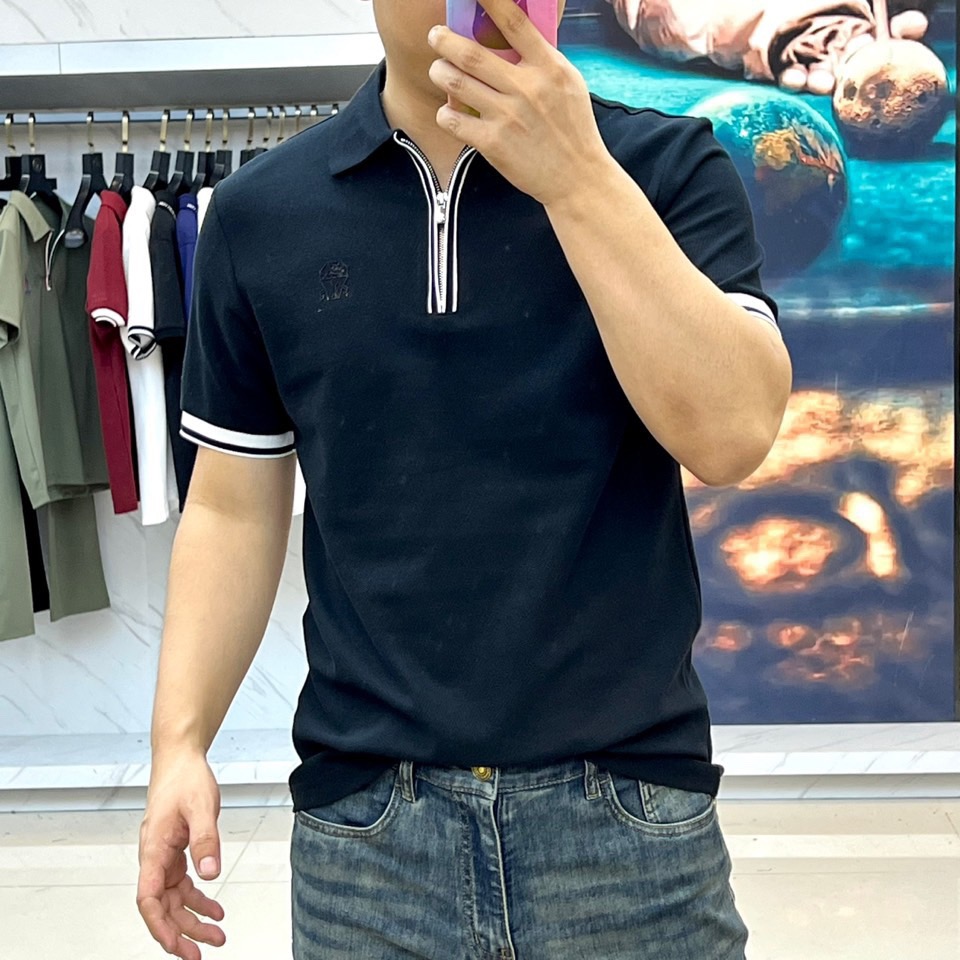 NO:902692,.New product BC new product on sale, men's lapel half-zip short-sleeved T-shirt POLO shirt, imported resident mercerized cotton short-sleeved T-shirt, gentle, soft, delicate and soft, the upper body is naturally comfortable and cool, the color is very clear, does not fade, very highlights the overall shape and slim fit. 48-56 (model 173,143 pounds, upper body 50, size).,, T-shirt, tees, t-shirt,19860909.新品BC新品发售,男士翻领半拉链短袖T恤POLO衫,进口驻地丝光棉短袖T恤,温儒柔软 细腻柔软 上身自然是舒适 凉爽,颜色十分清晰,不掉色,非常的凸显整体的造型感以及修身上身感.48-56（模特173,143斤上身50,码）.,,T-shirt,tees，t-shirt,,Men's clothing