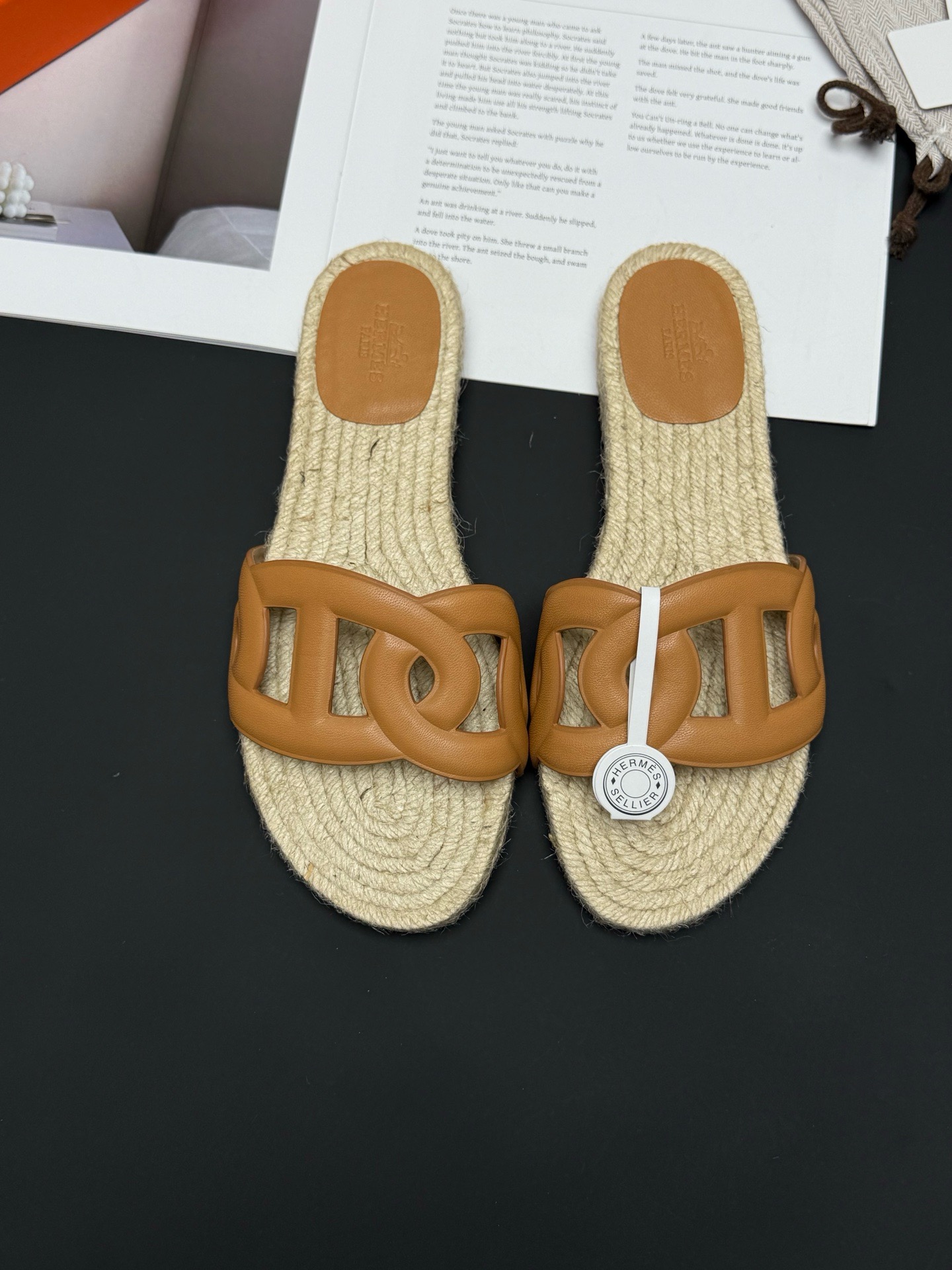 Hermès 最新H拖爱马仕猪鼻子草编平底拖鞋