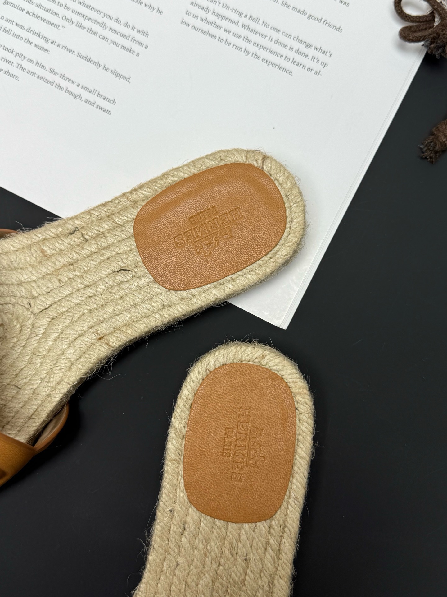 Hermès 最新H拖爱马仕猪鼻子草编平底拖鞋