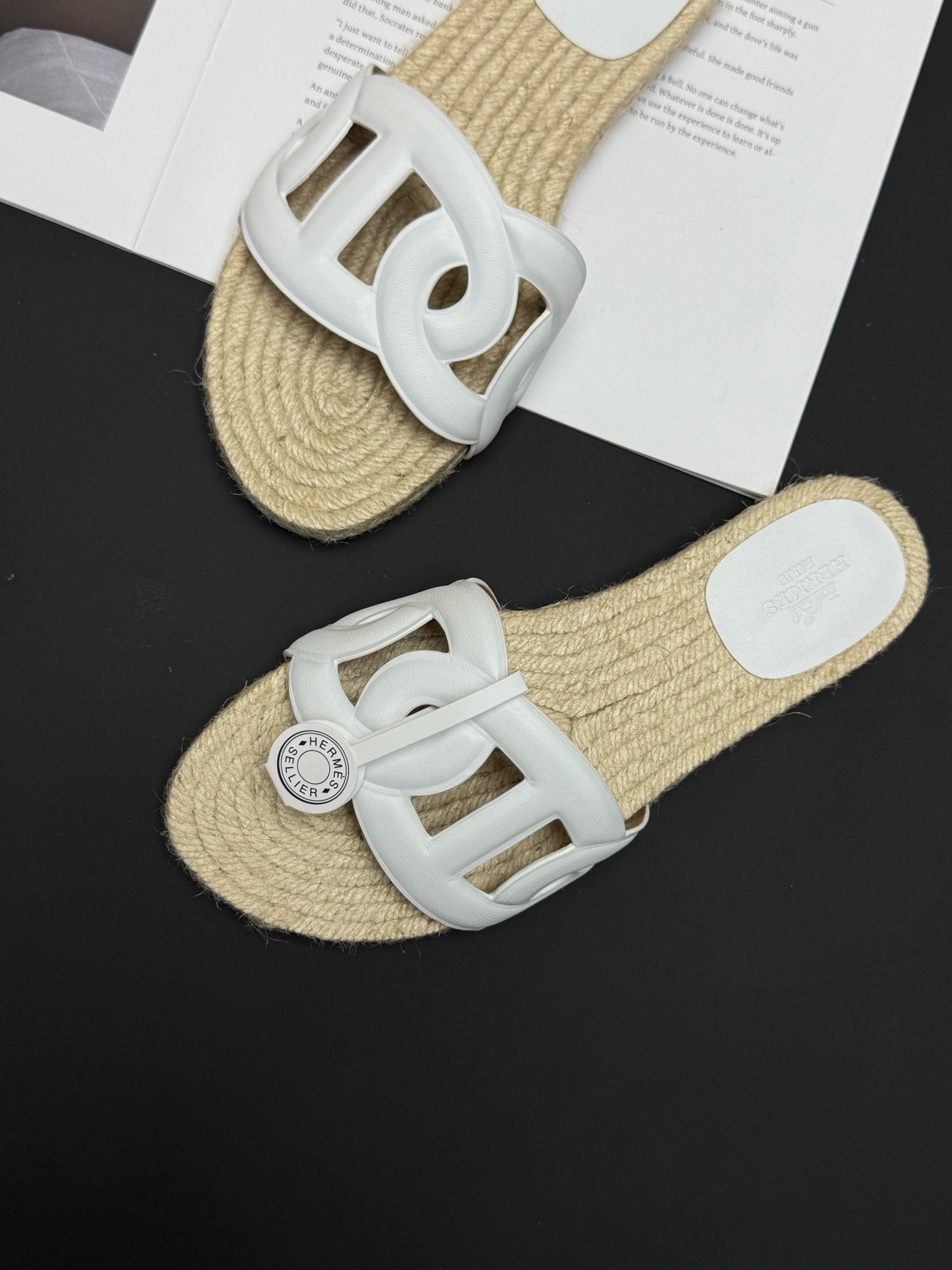 Hermès 最新H拖爱马仕猪鼻子草编平底拖鞋